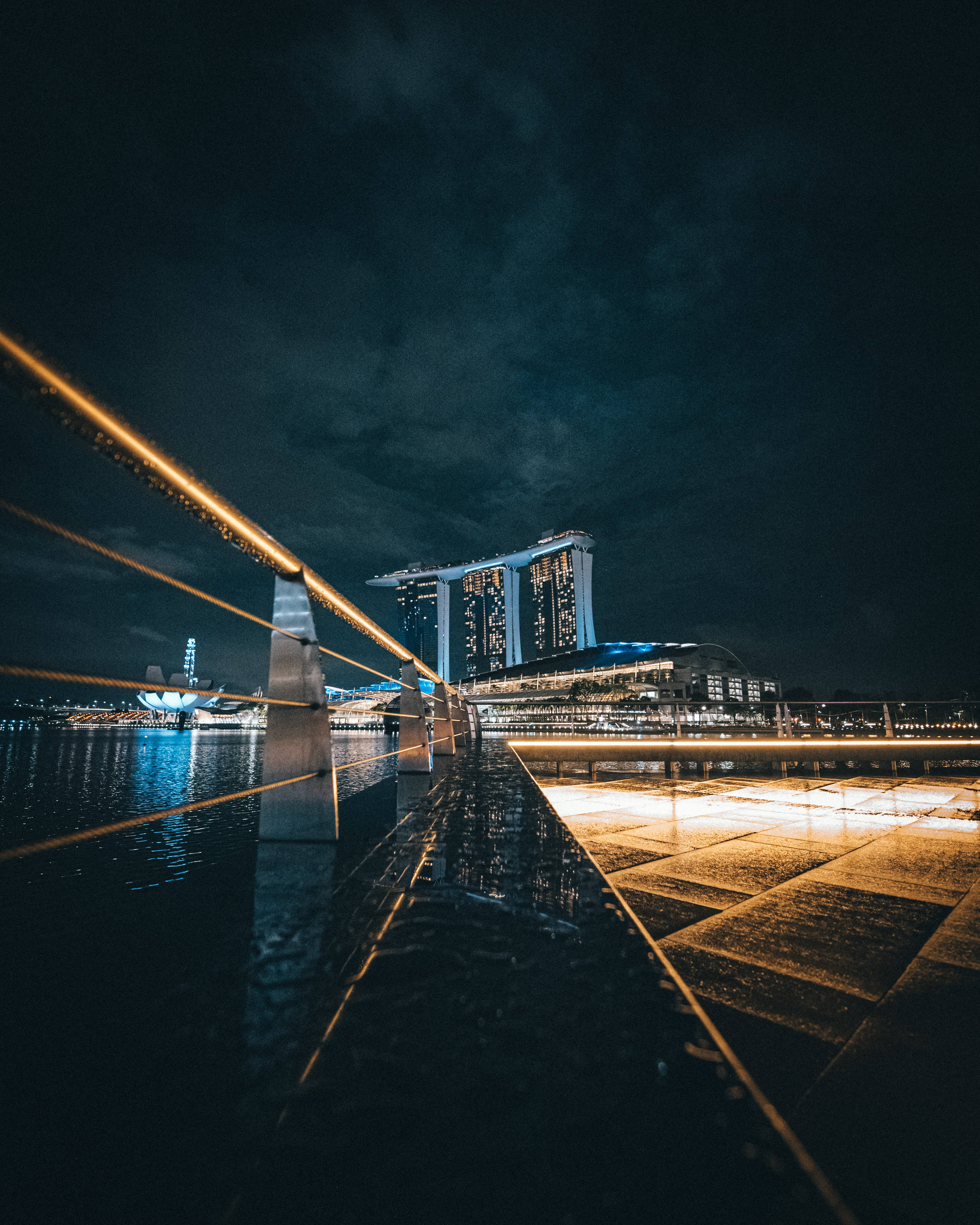 ข้ามสะพานในเวลากลางคืน วอลเปเปอร์