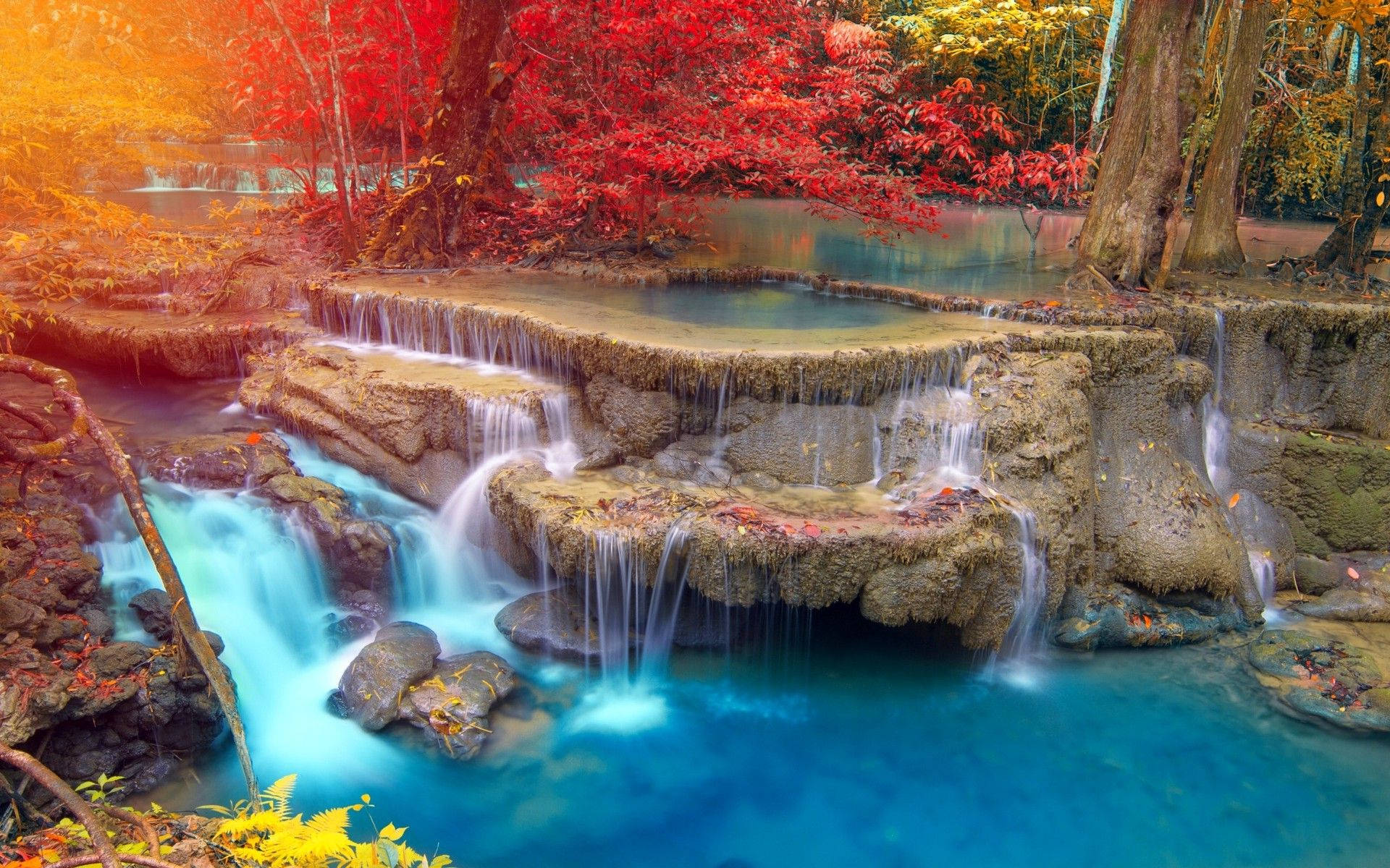 น้ำตกสวยงามสีสันฤดูใบไม้ร่วง — ป่า วอลเปเปอร์