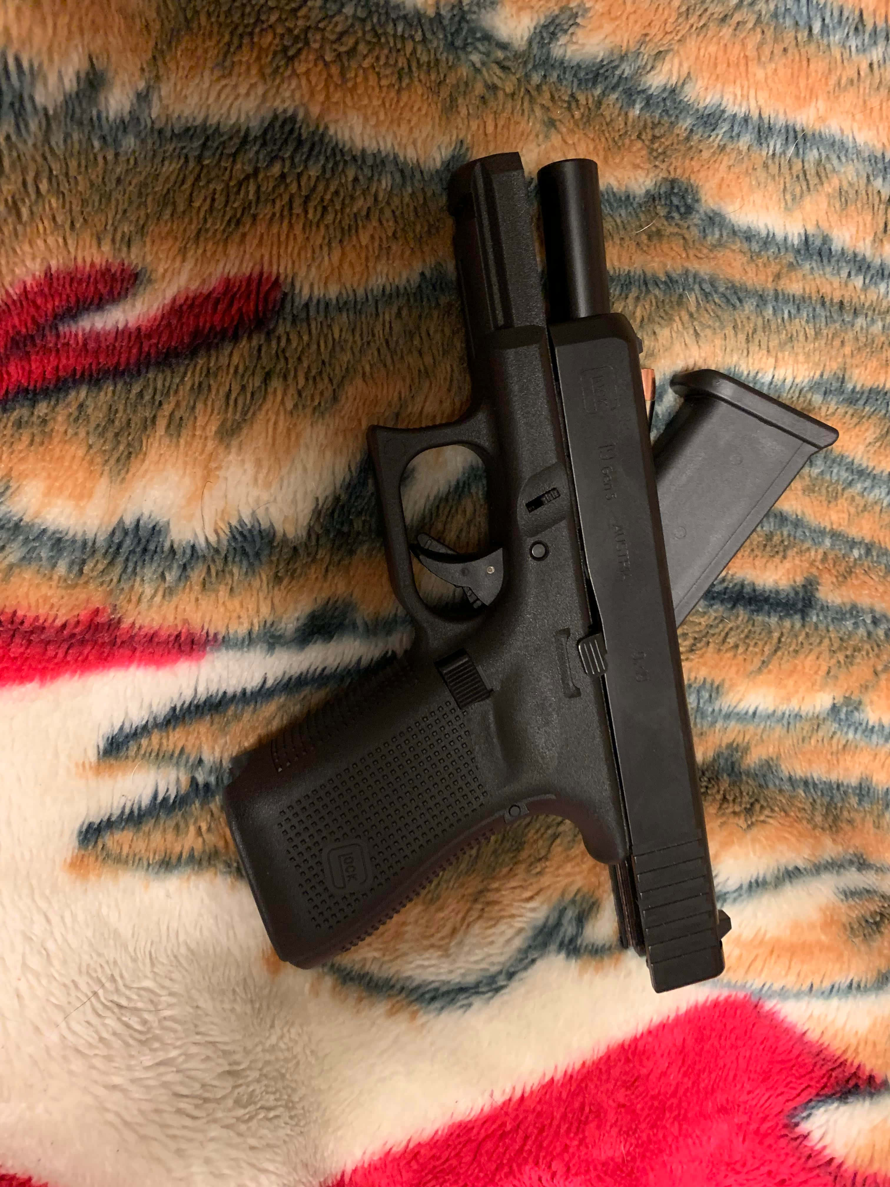 ความเป็นเลิศของปืนพกเอนกประสงค์ - Glock 19 วอลเปเปอร์