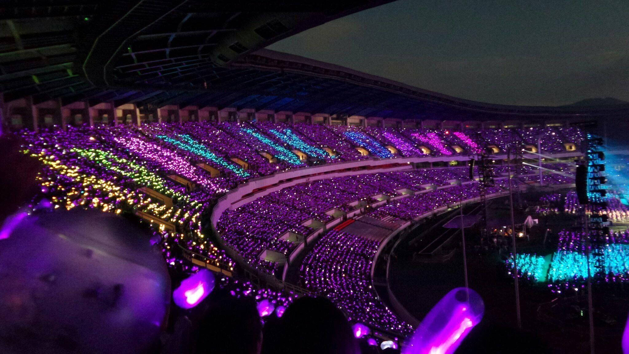 คอนเสิร์ต BTS พร้อม Army Bomb วอลเปเปอร์