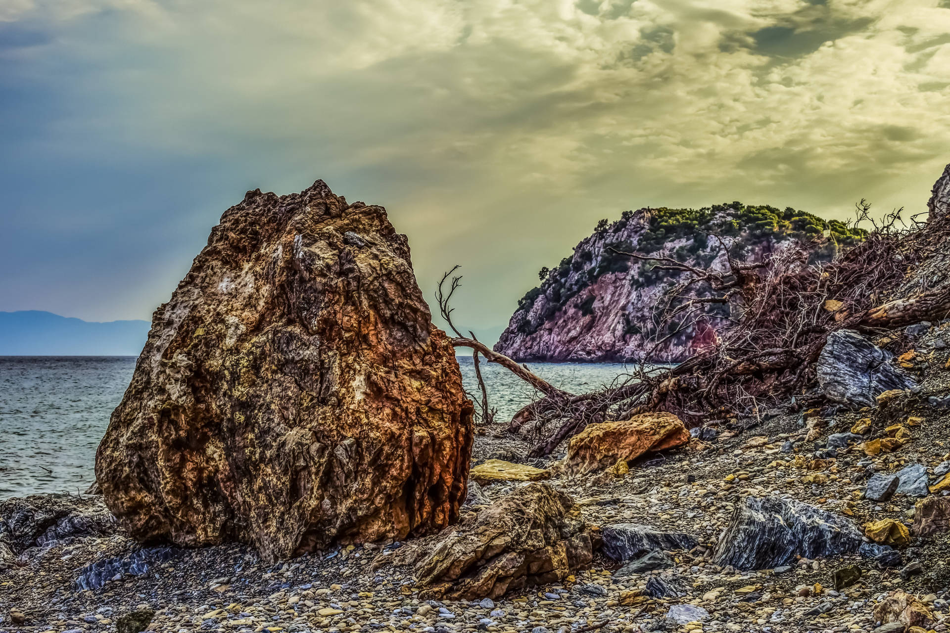 วอลเปเปอร์ชายหาดหินมืดครึ้ม — ชายหาด วอลเปเปอร์