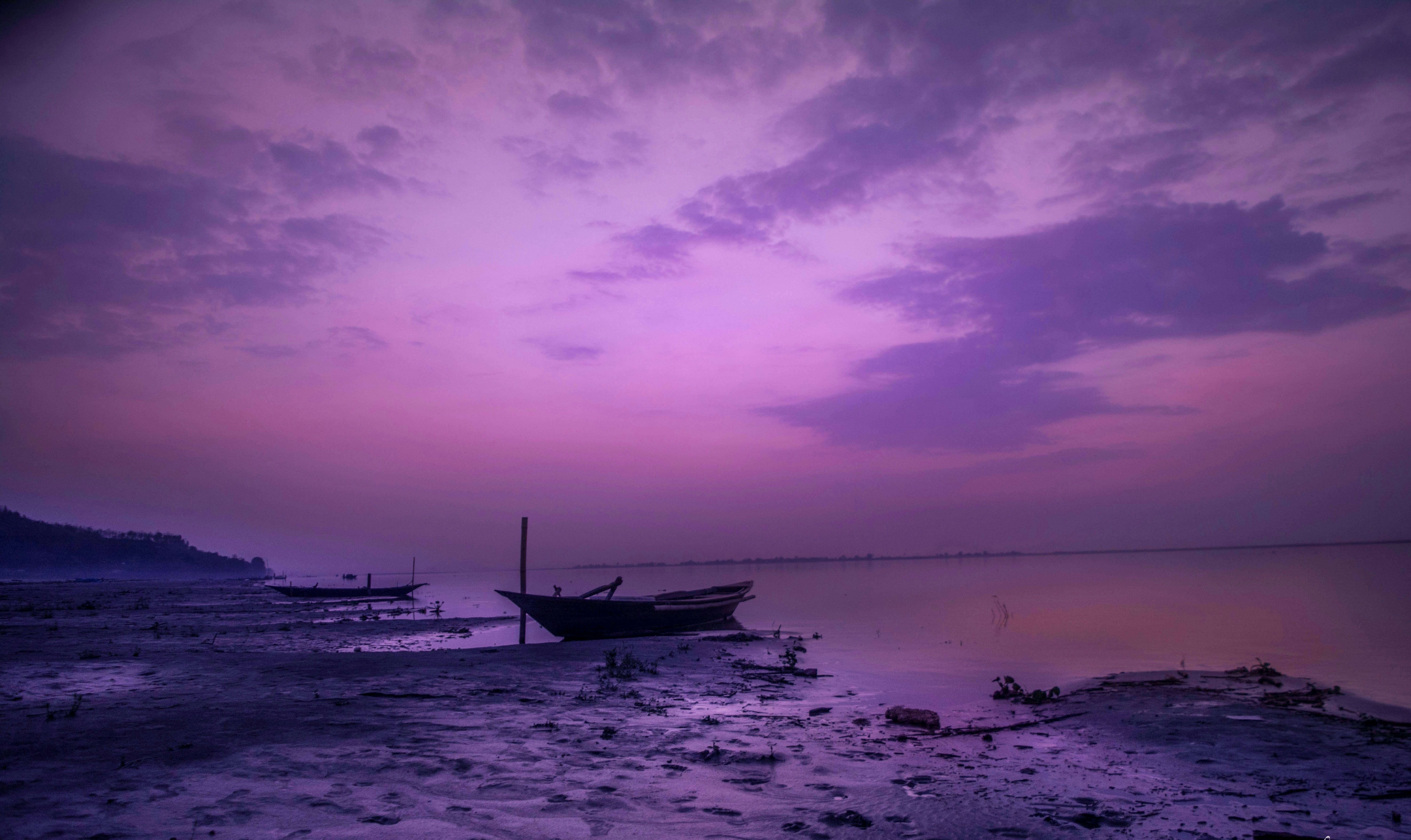 ชายหาดสวยงามโทนสีม่วงเข้ม วอลเปเปอร์
