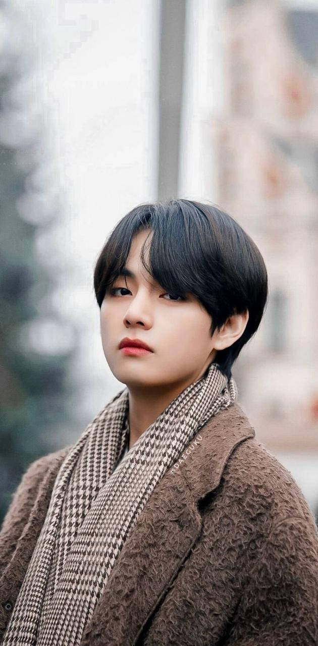 ชุดฤดูหนาวสีน้ำตาลของ BTS V วอลเปเปอร์