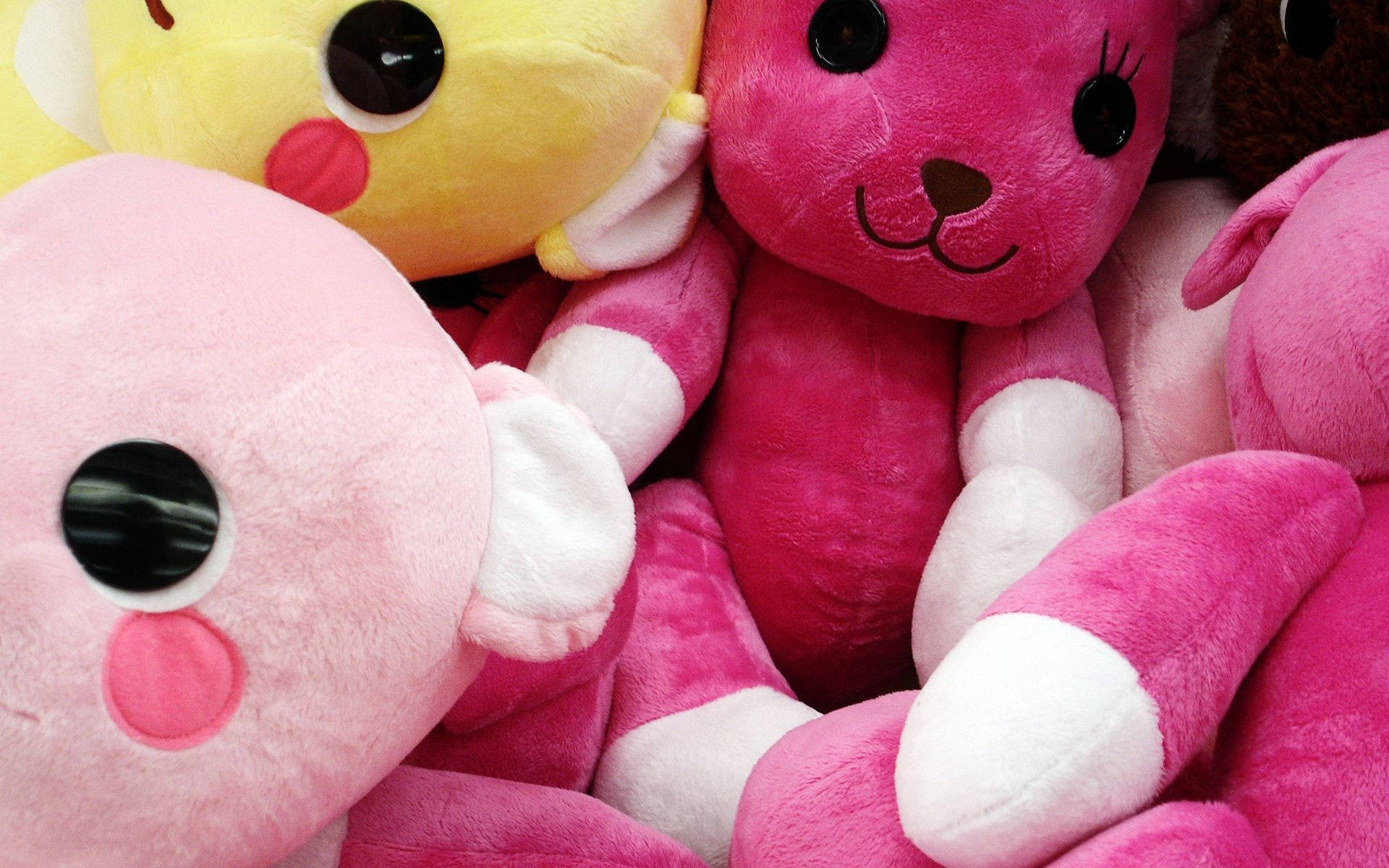 ตุ๊กตานุ่มน่ารักสไตล์เกิร์ลลี่ วอลเปเปอร์