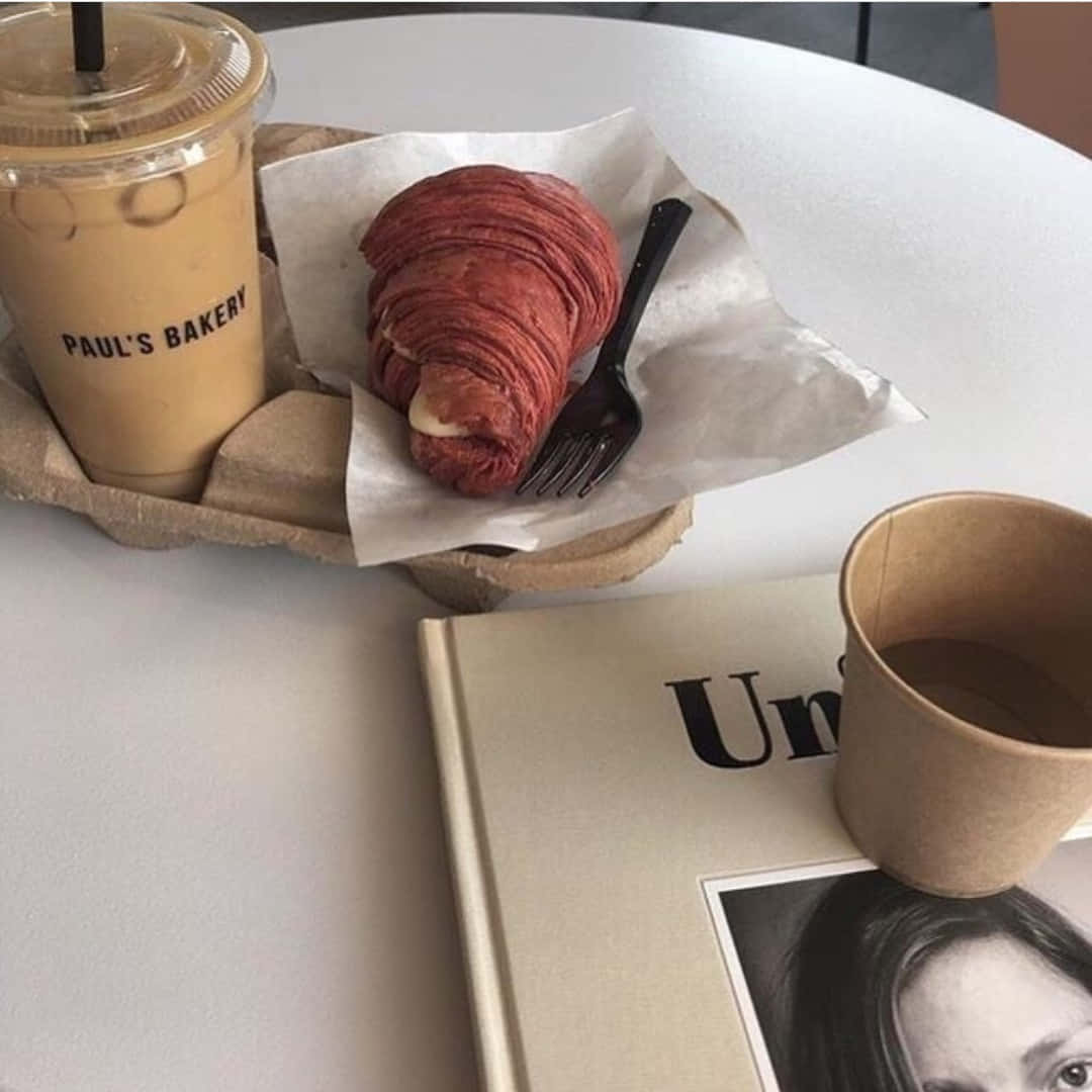 ถ้วยกาแฟบนโต๊ะ วอลเปเปอร์