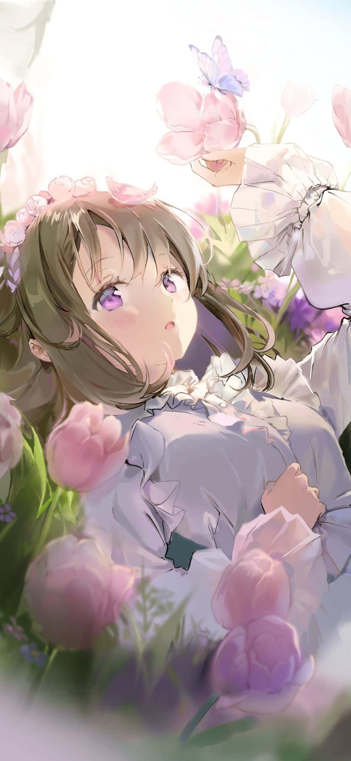 ทะเลสาบสวยงามและเทือกเขาที่มีป่าไม้สะท้อนในนํ้าใส วอลเปเปอร์