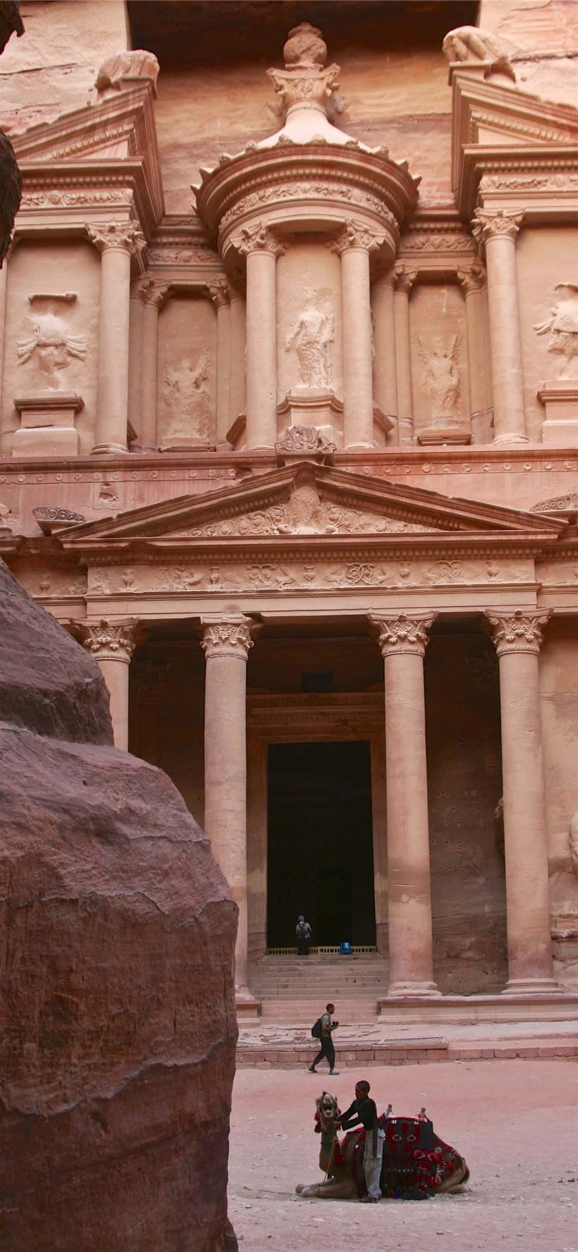 ทิวทัศน์อันสง่างามของ Great Facade ที่ Petra วอลเปเปอร์