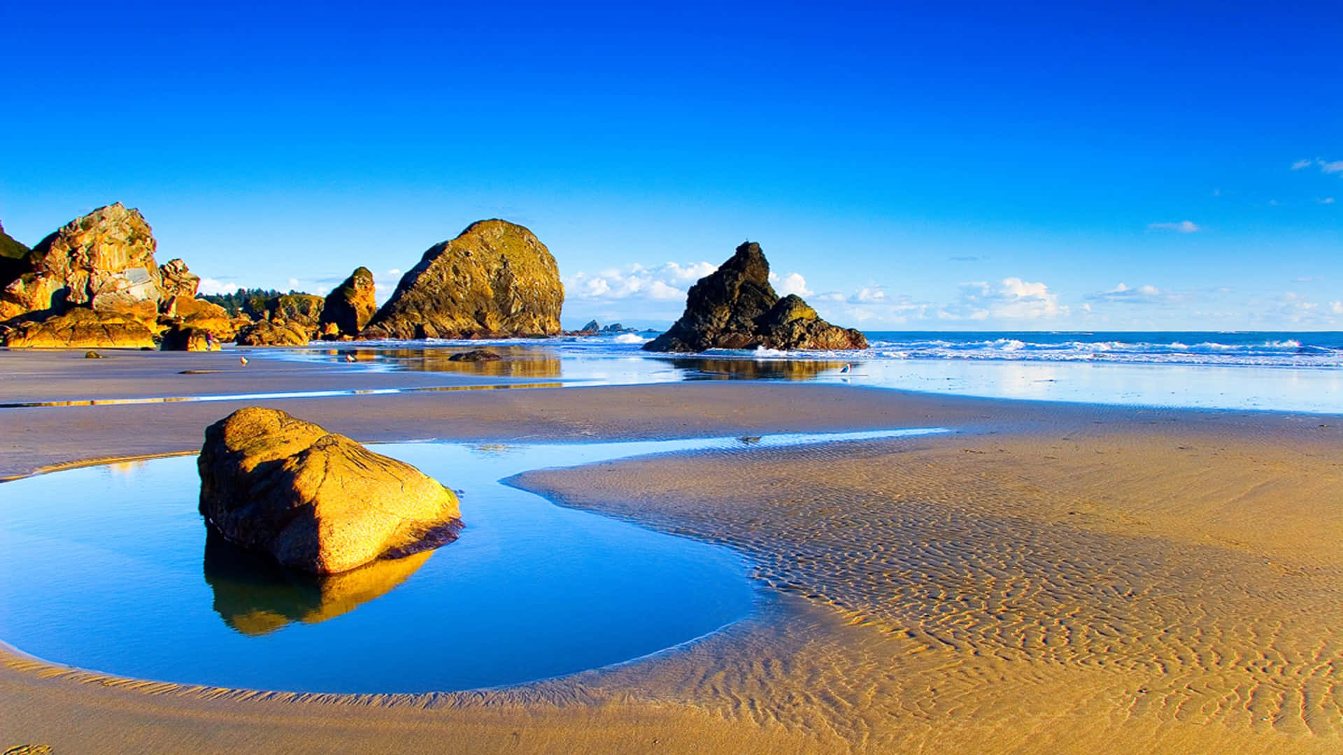 ทิวทัศน์ทางอากาศอันน่าทึ่งของเทือกเขาหิน วอลเปเปอร์