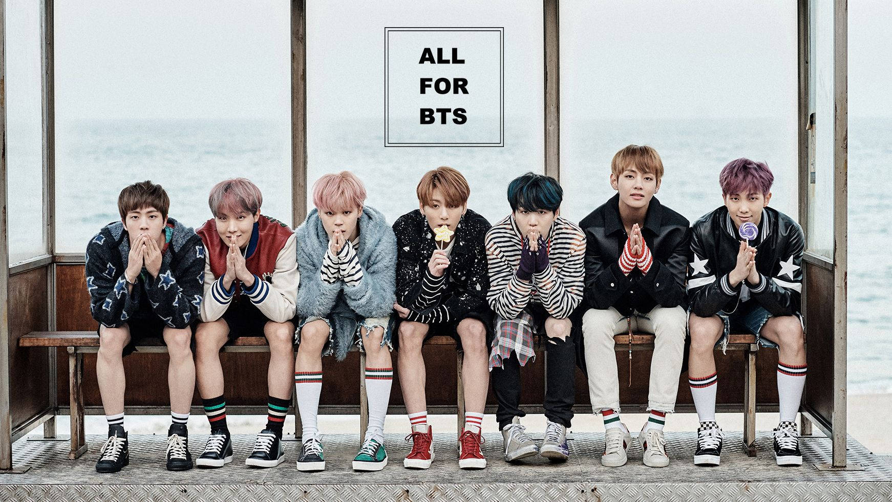 สมาชิกวง BTS นั่งบนโซฟามองคุณ — Bts วอลเปเปอร์