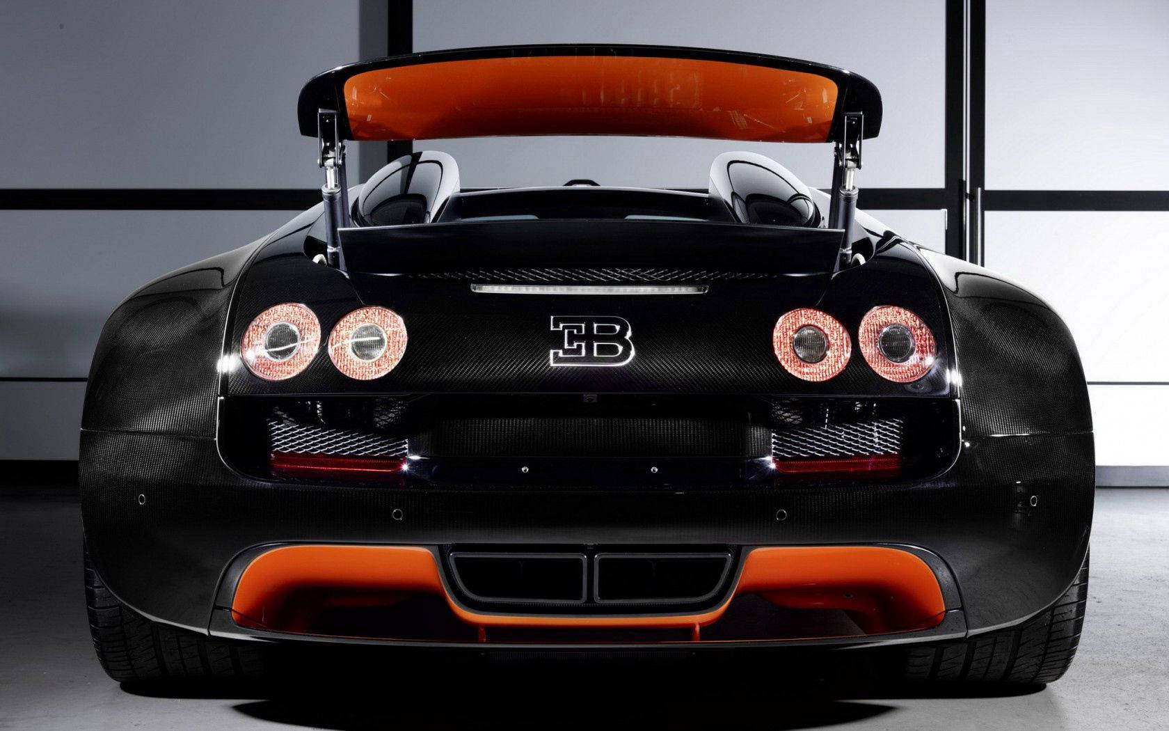 วอลเปเปอร์ท้ายรถ Bugatti Veyron — บูแกตติ วอลเปเปอร์