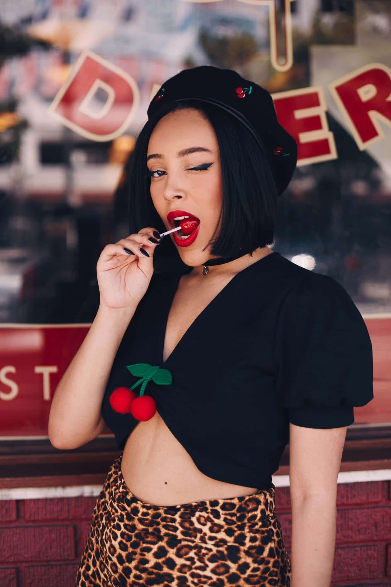 นักร้อง-นักแต่งเพลงสุดสวย Doja Cat ในลุคสวยงามระหว่างการแสดง วอลเปเปอร์