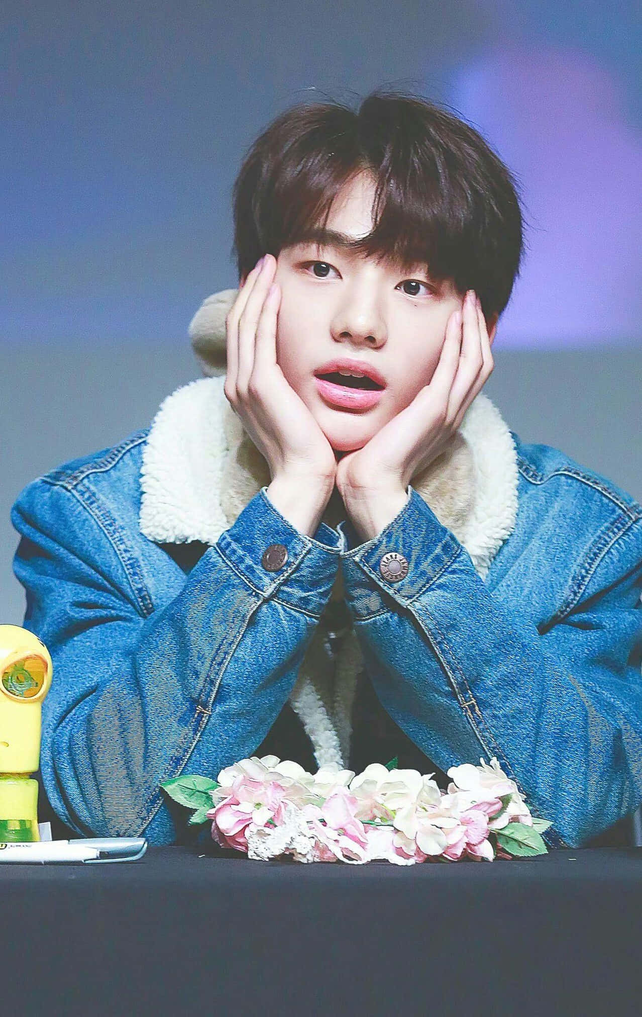 นักร้องเกาหลีใต้ ฮยอนจิน ชุดยีนส์ วอลเปเปอร์