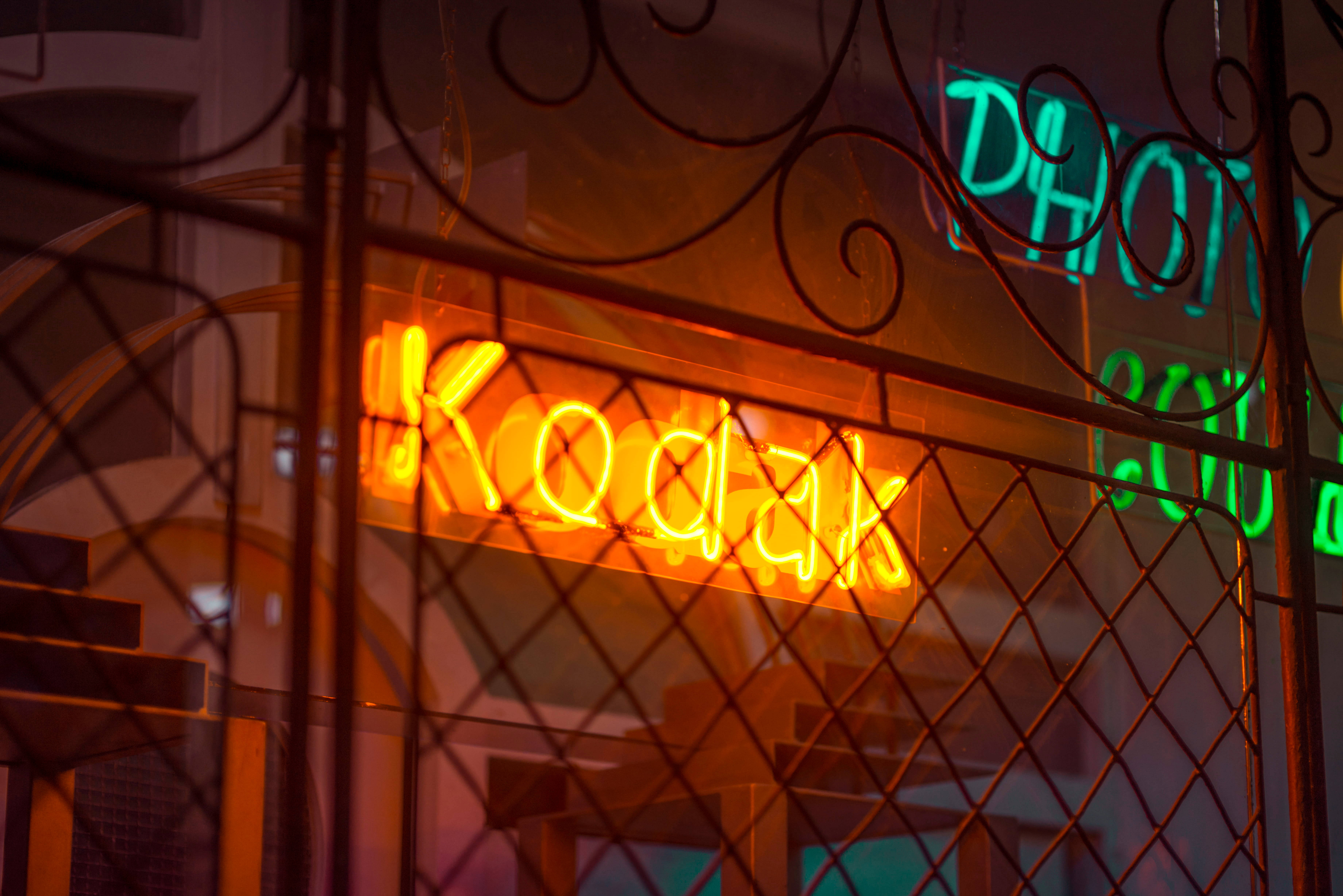 นีออนสีส้มสไตล์อีสเทติก Kodak วอลเปเปอร์