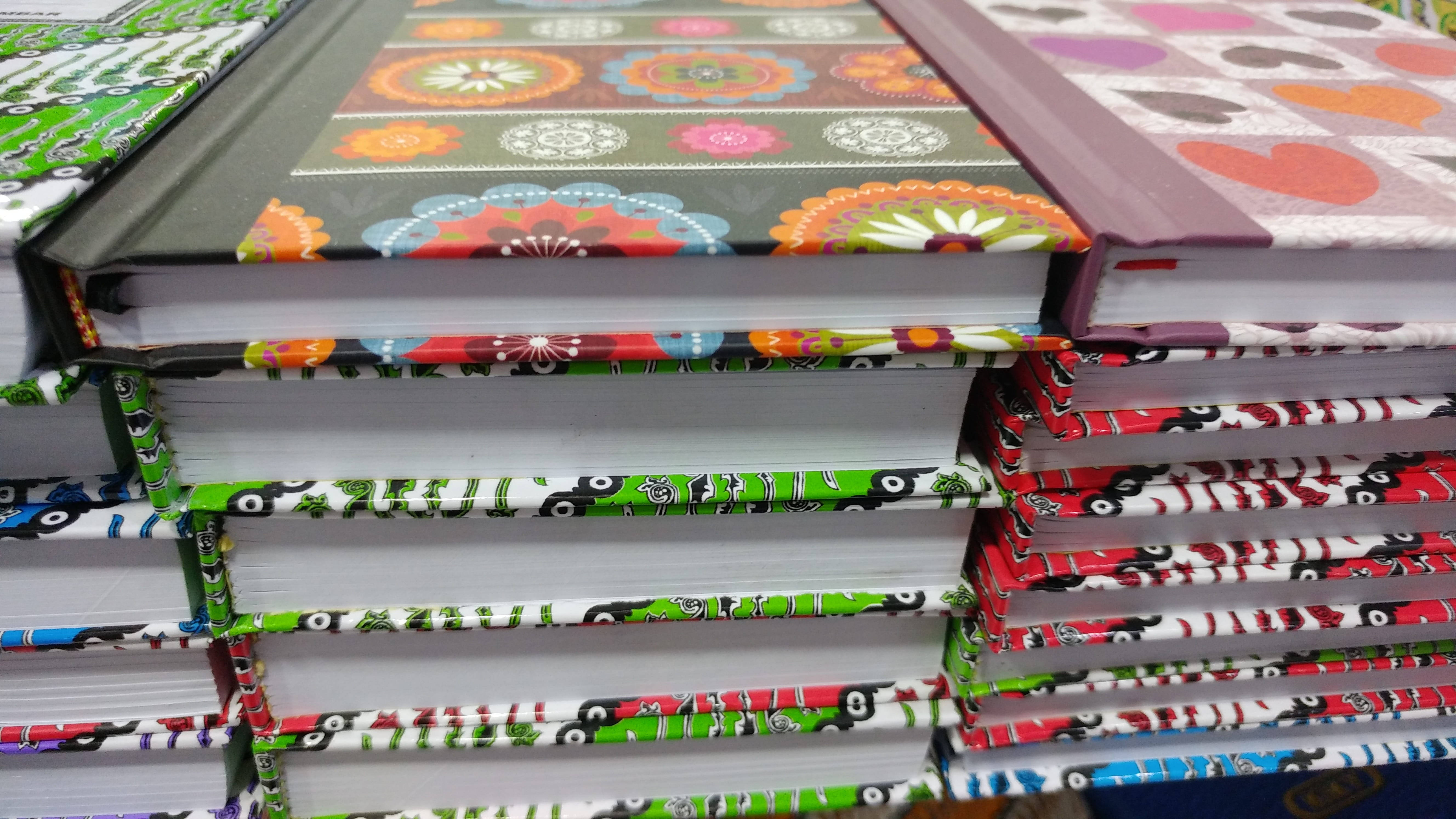 ปกหนังสือลายผ้าบาติก วอลเปเปอร์