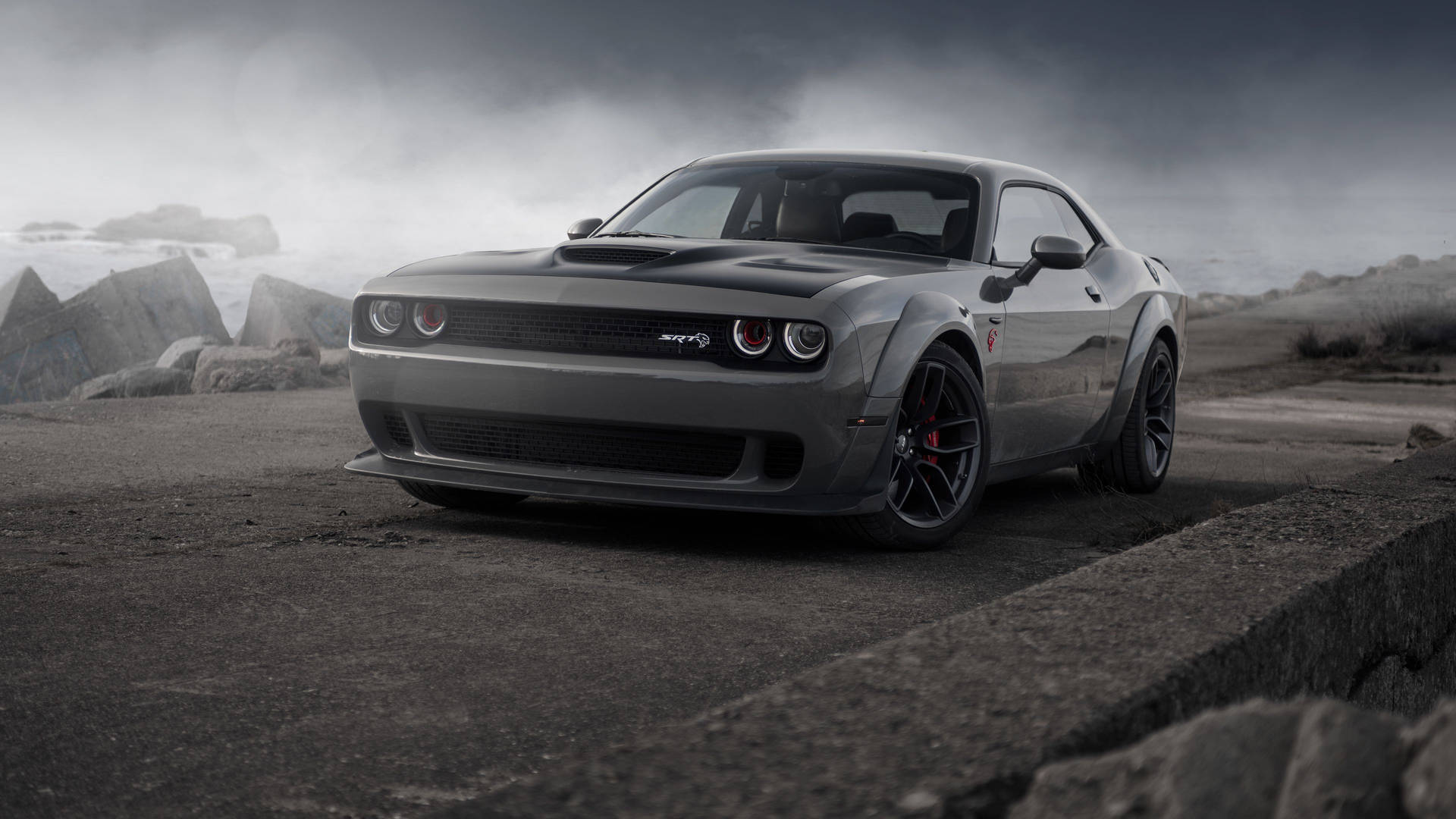 Dodge Challenger Demon สีเทา 4K บนถนนคอนกรีต — รถเท่ๆ GIF วอลเปเปอร์