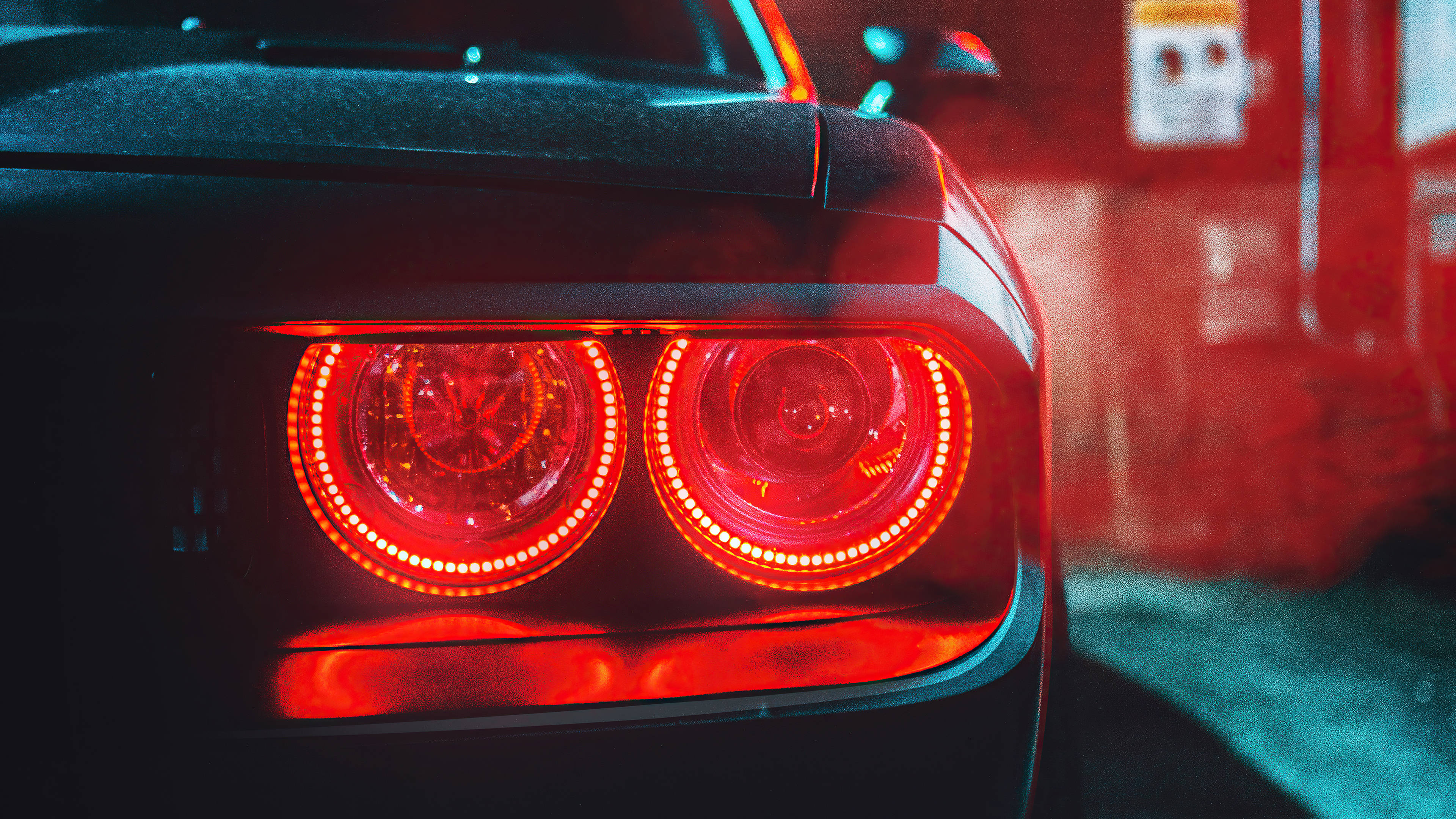 พลังและความสง่างาม - Dodge Challenger Demon สีดำ 4K พร้อมไฟท้ายสีแดงสะดุดตา วอลเปเปอร์