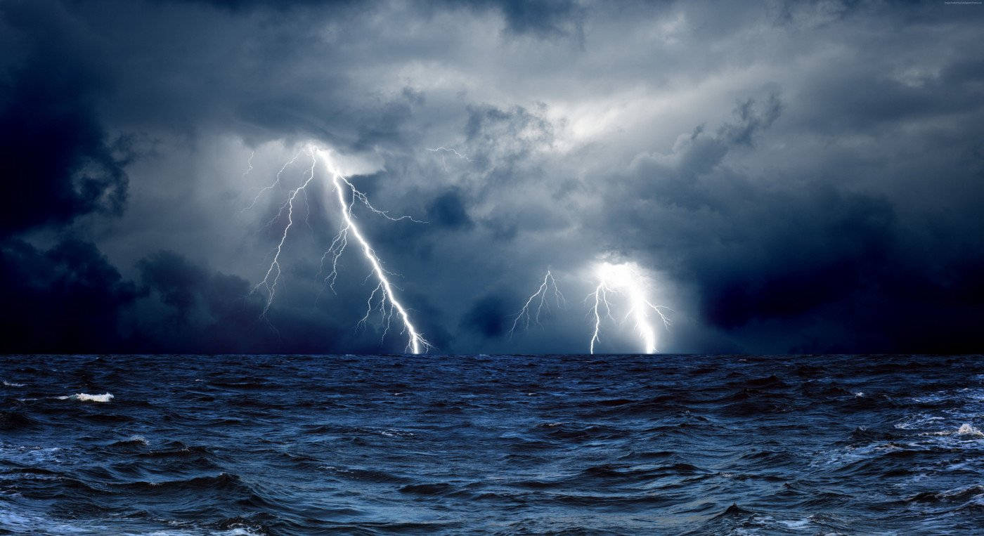 พายุฝนฟ้าคะนองยามเย็นเหนือมหาสมุทร — มหาสมุทร วอลเปเปอร์