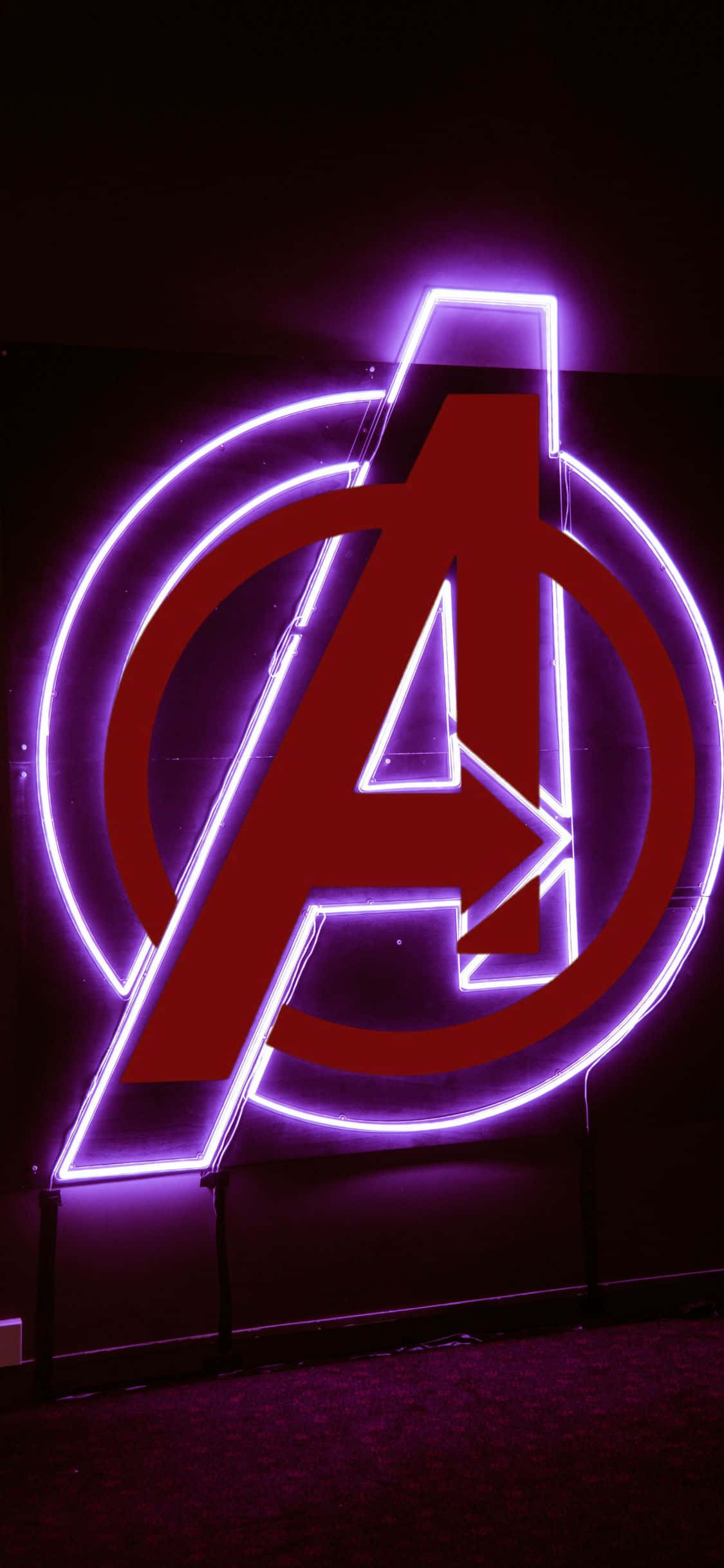 พื้นหลัง iPhone XS โลโก้ Avengers สีแดง วอลเปเปอร์