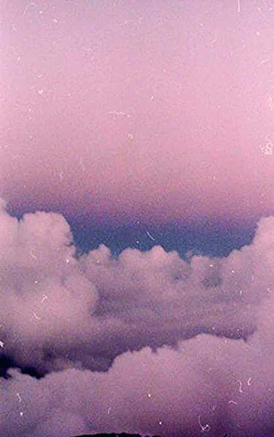 พื้นหลังสวยงามสีม่วงลาเวนเดอร์พาสเทลกับเมฆนุ่ม วอลเปเปอร์