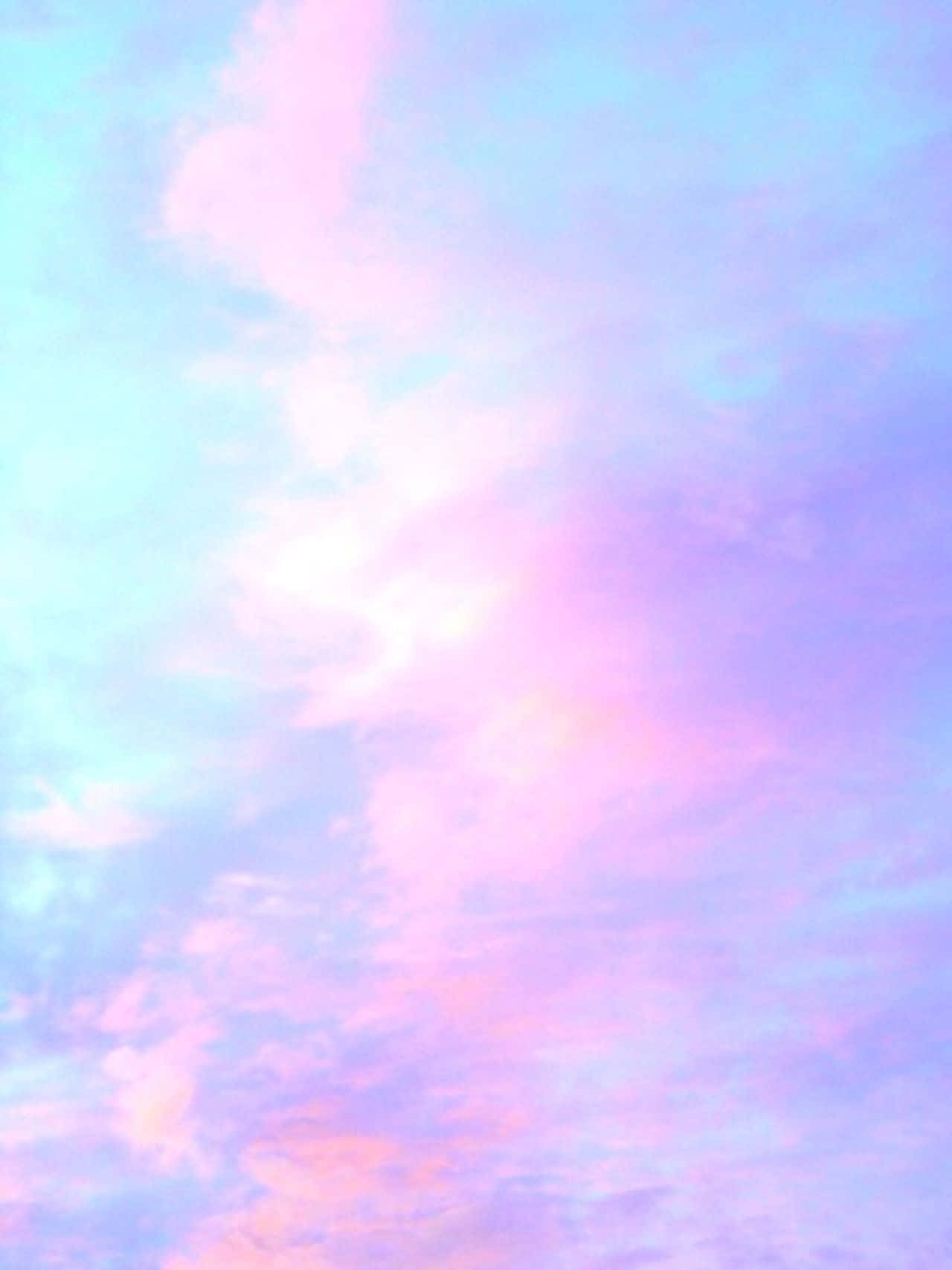 พื้นหลังสวยงามโทนสีม่วงลาเวนเดอร์พาสเทลกับเมฆนุ่ม วอลเปเปอร์