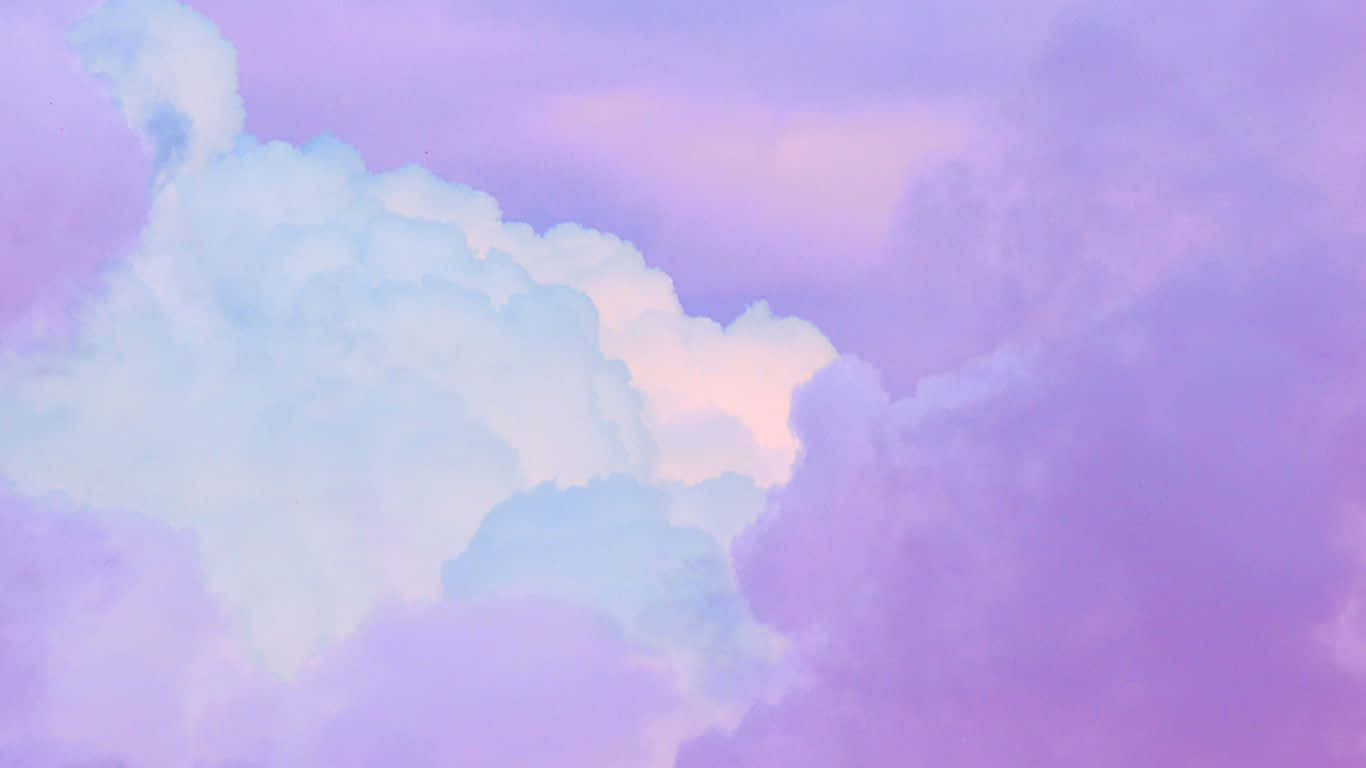 พื้นหลังสีม่วงลาเวนเดอร์พาสเทลเมฆครึ้มสวยงาม วอลเปเปอร์
