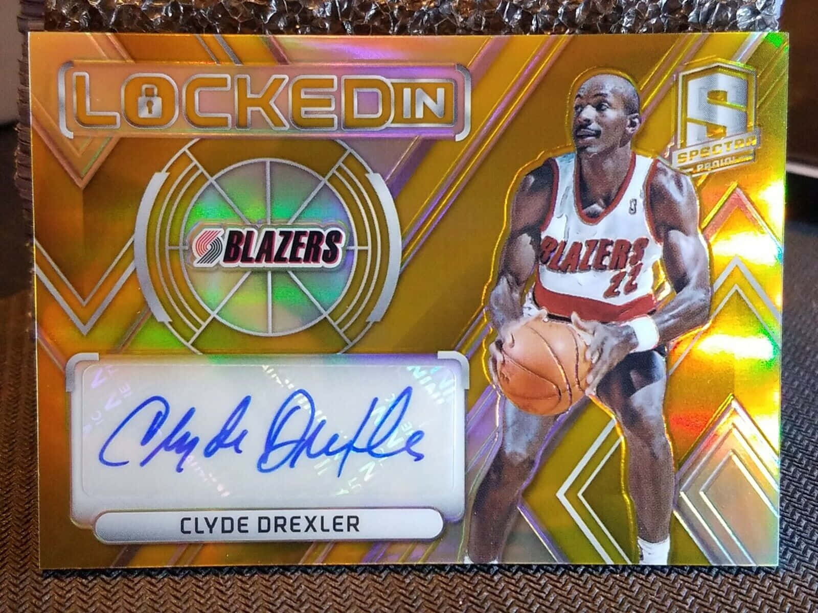 ภาพถ่ายพร้อมลายเซ็นของไคลด์ เดรกซ์เลอร์ นักบาสเกตบอล NBA วอลเปเปอร์