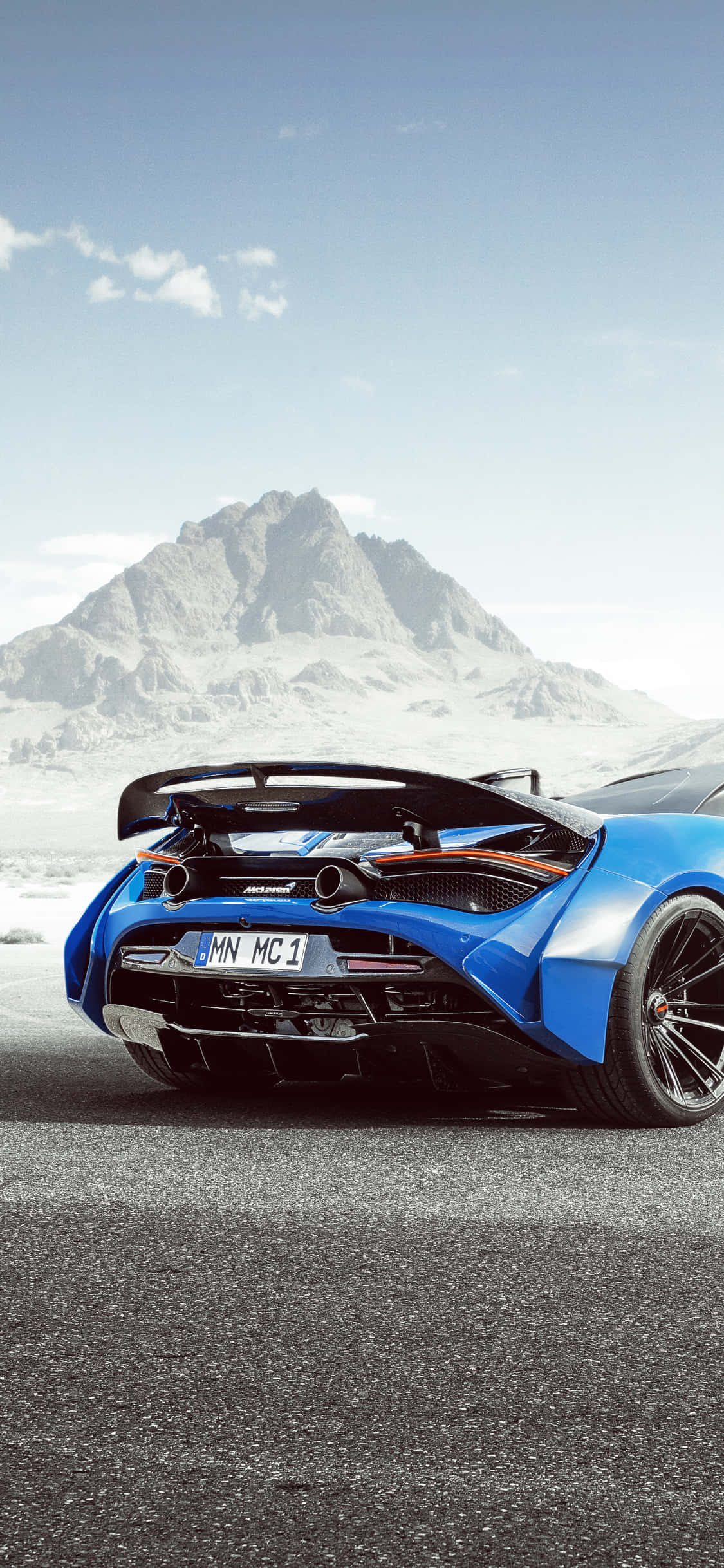 “ภาพเรนเดอร์ของ iPhone Xs และ McLaren 720s สุดหรูในเฟรมเดียวกัน” วอลเปเปอร์