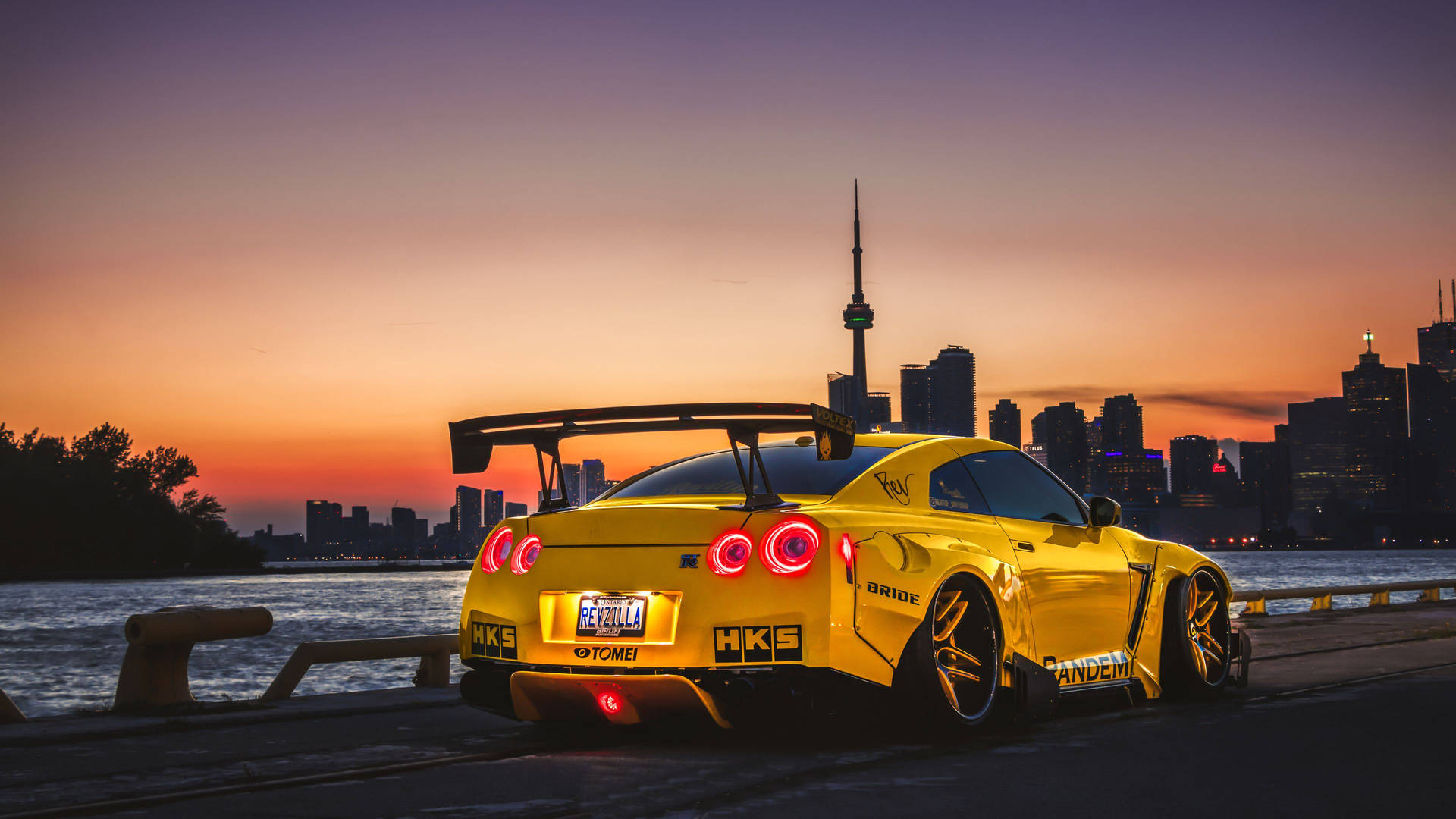 Revzilla HKS Nissan GT-R สีเหลือง 4K — รถ GIF วอลเปเปอร์