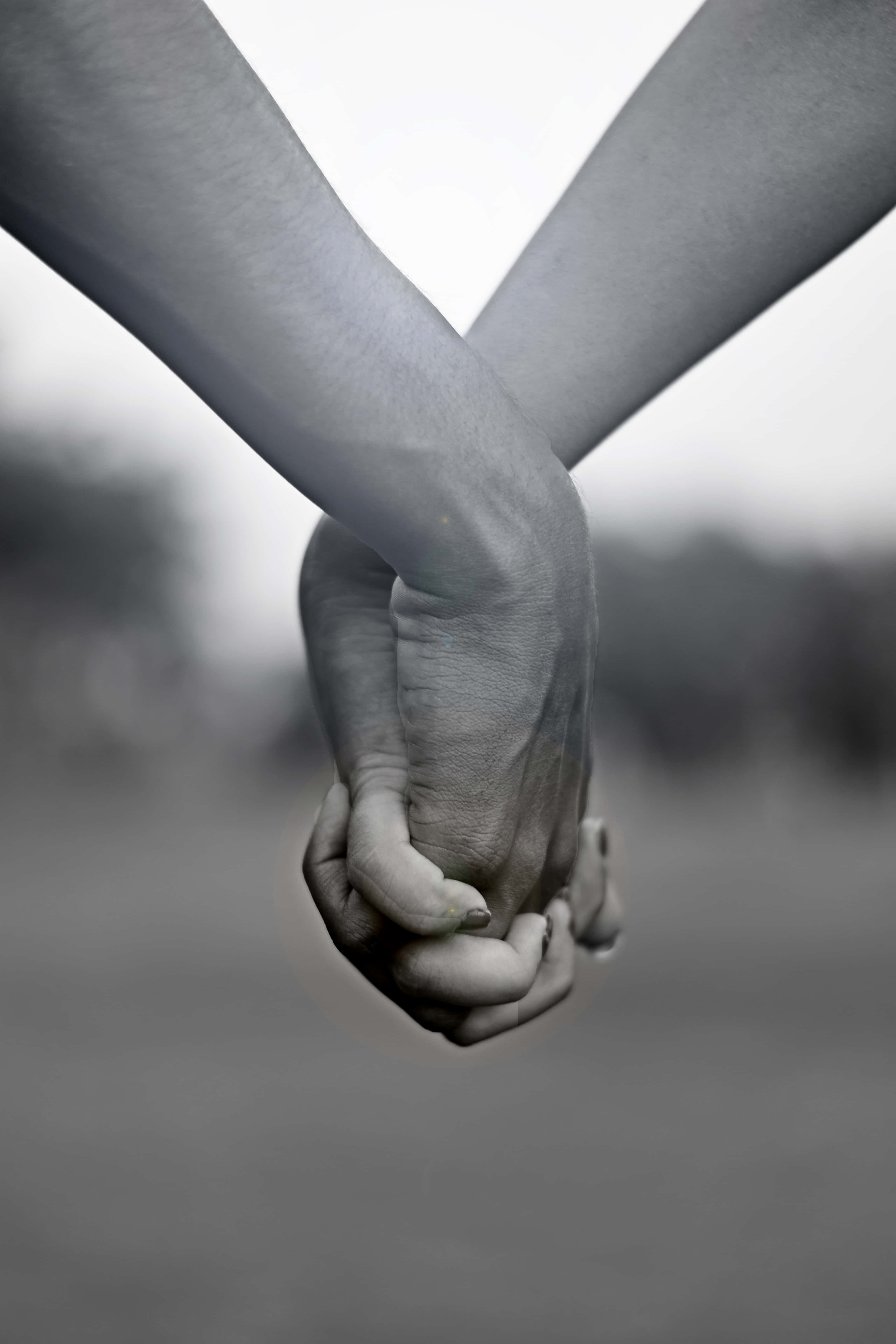 มาเดินไปตามถนนคดเคี้ยวนี้กัน - จับมือกัน วอลเปเปอร์