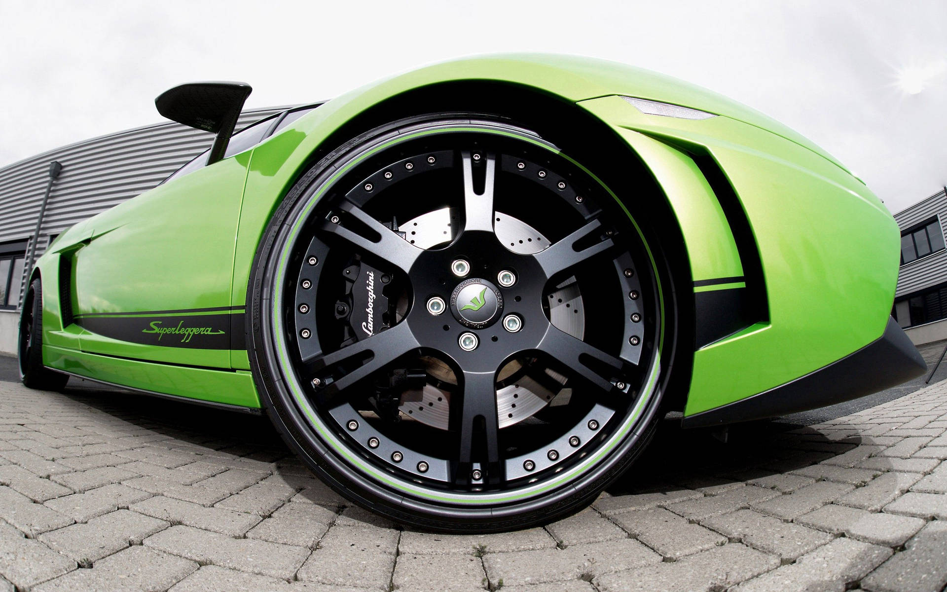 วอลเปเปอร์มุมมองฟิชอายล้อลัมโบร์กินีสีเขียว — Lamborghini วอลเปเปอร์