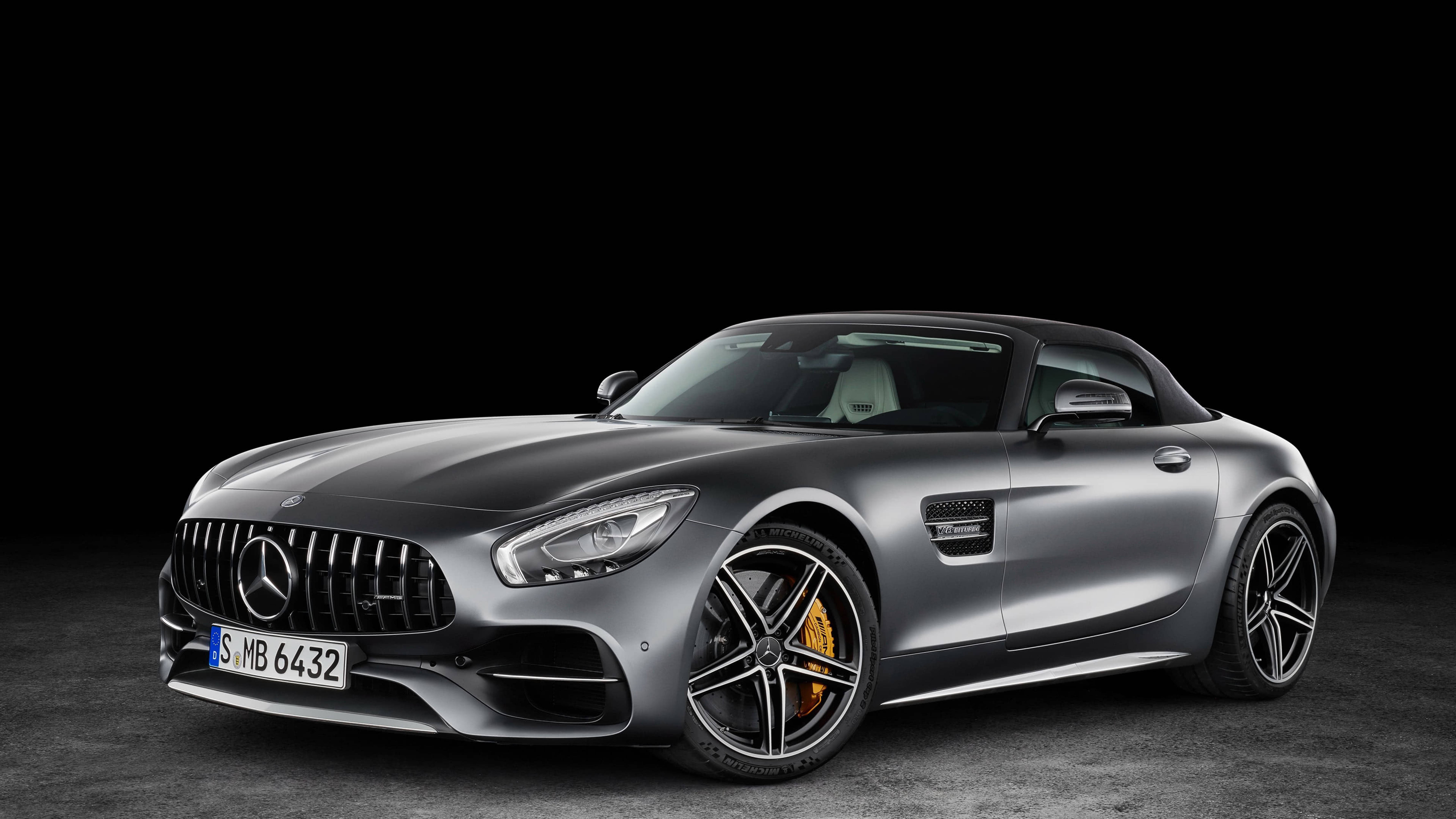 รถ Mercedes AMG สีเงินสวยงามระดับ 4K วอลเปเปอร์