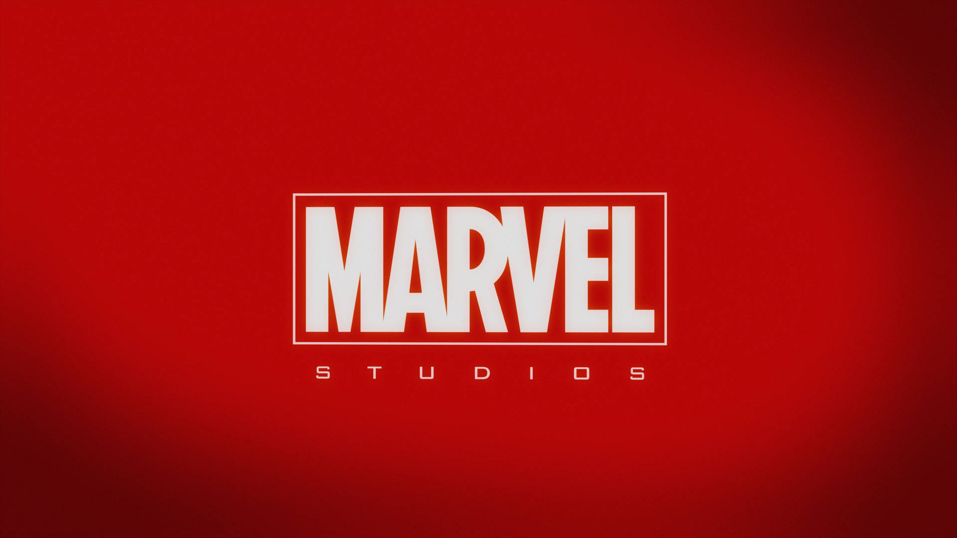 ชื่อเรื่องและสีของ Marvel Studios บนพื้นหลังสีแดงบริสุทธิ์ — มาร์เวล วอลเปเปอร์