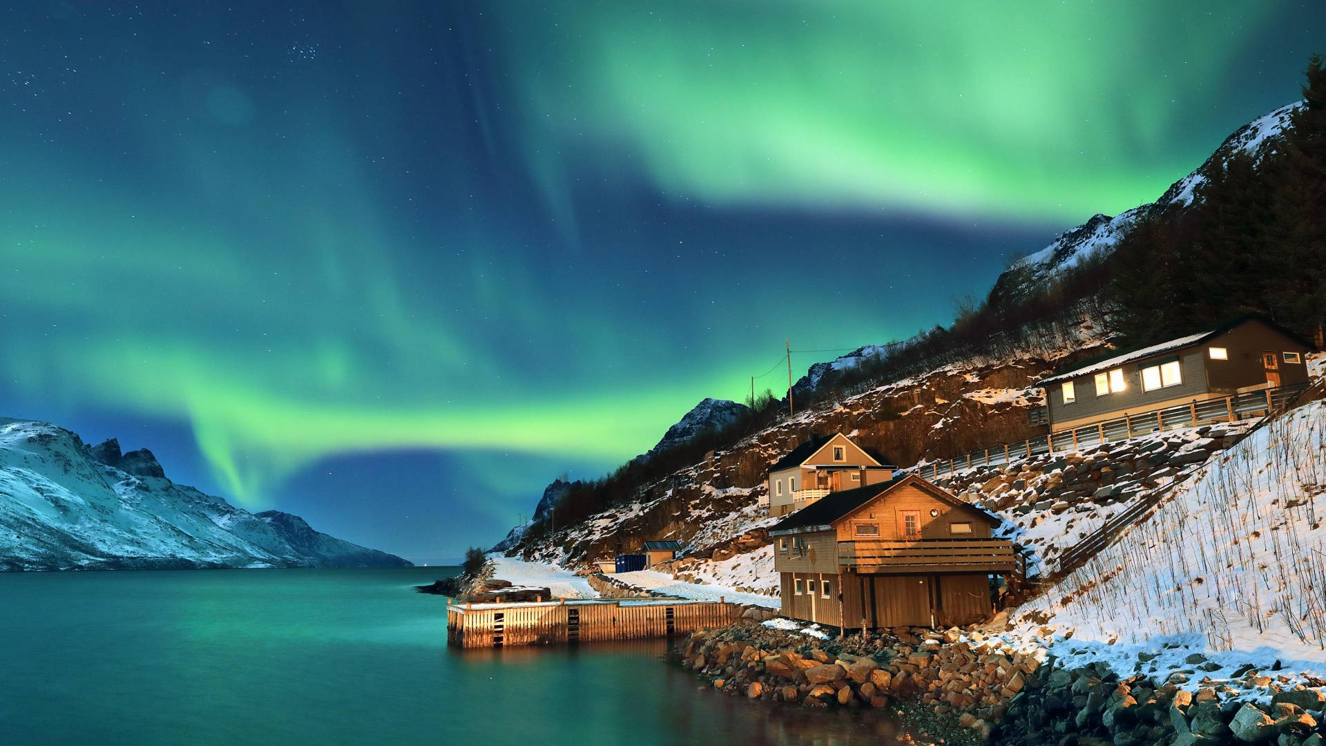 ฤดูหนาวสวยงามแสงเหนือกระท่อม วอลเปเปอร์