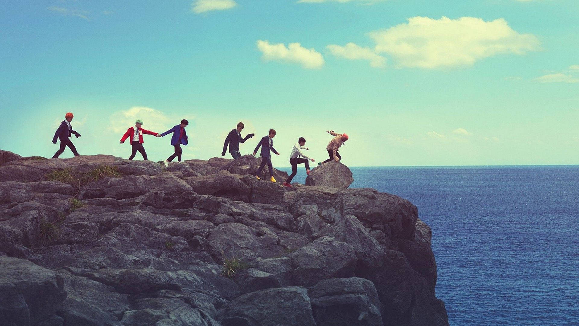 วอลเปเปอร์ BTS บนหน้าผาสำหรับเดสก์ท็อป วอลเปเปอร์
