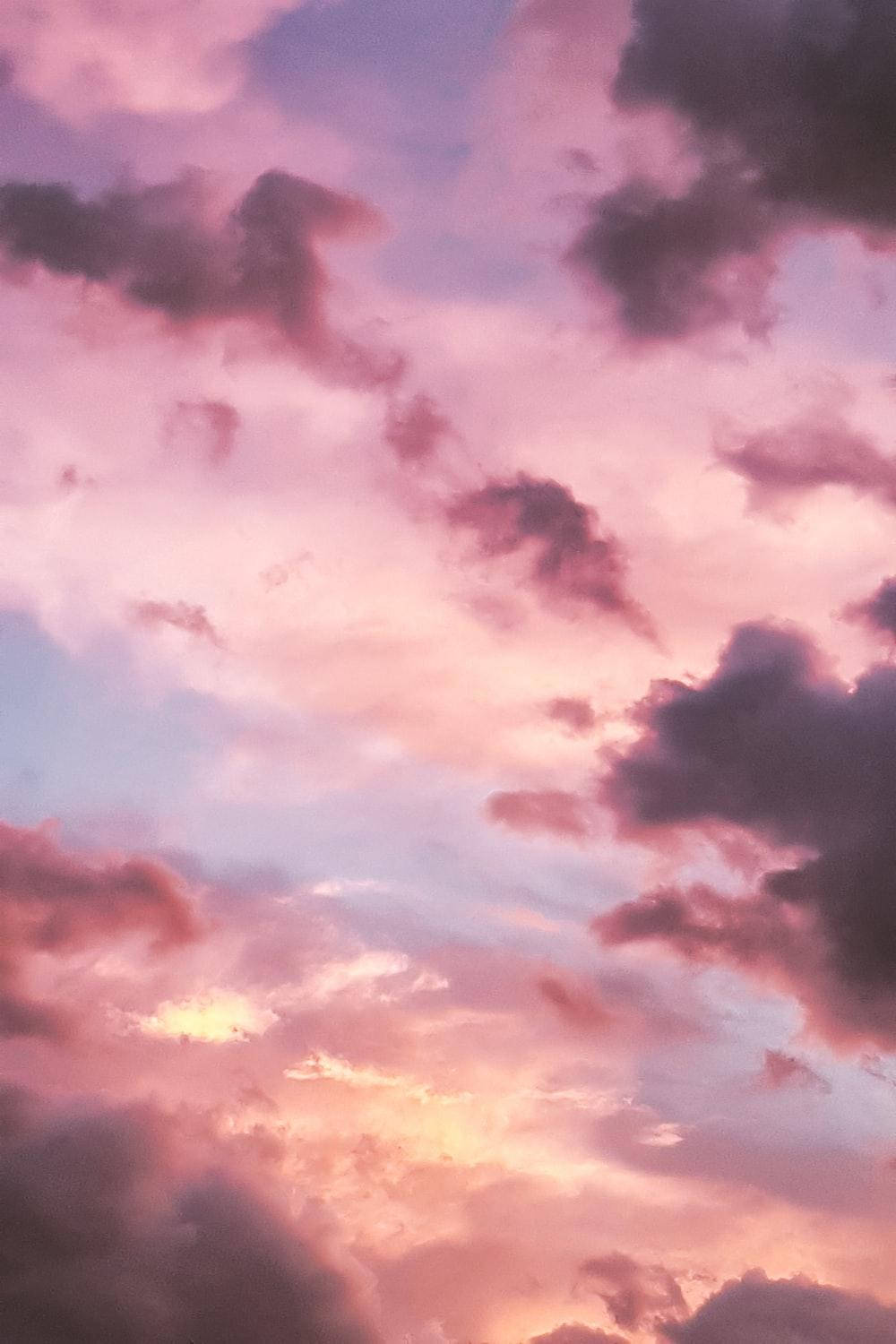 วอลเปเปอร์ iPhone สีชมพูสไตล์ aesthetic พระอาทิตย์ตก วอลเปเปอร์