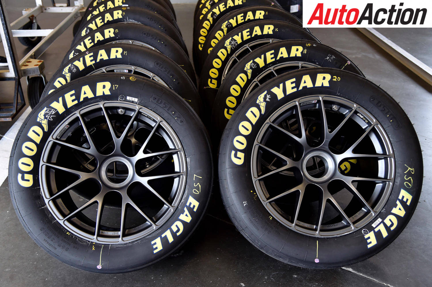 สัมผัสประสบการณ์การแข่งรถขั้นสูงสุดกับยาง Goodyear — รถยนต์ วอลเปเปอร์