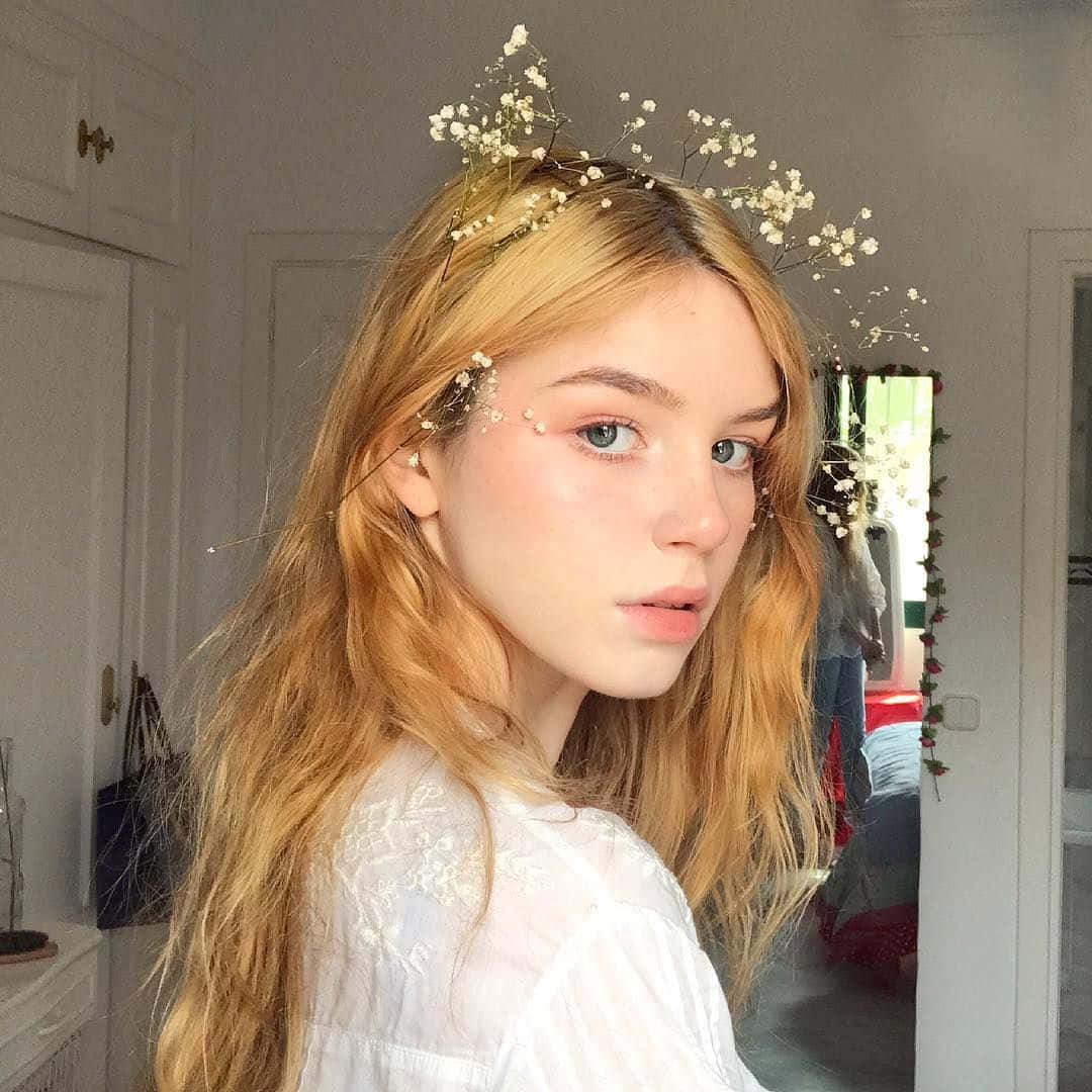สาวสวยเพลิดเพลินกับฤดูร้อน วอลเปเปอร์