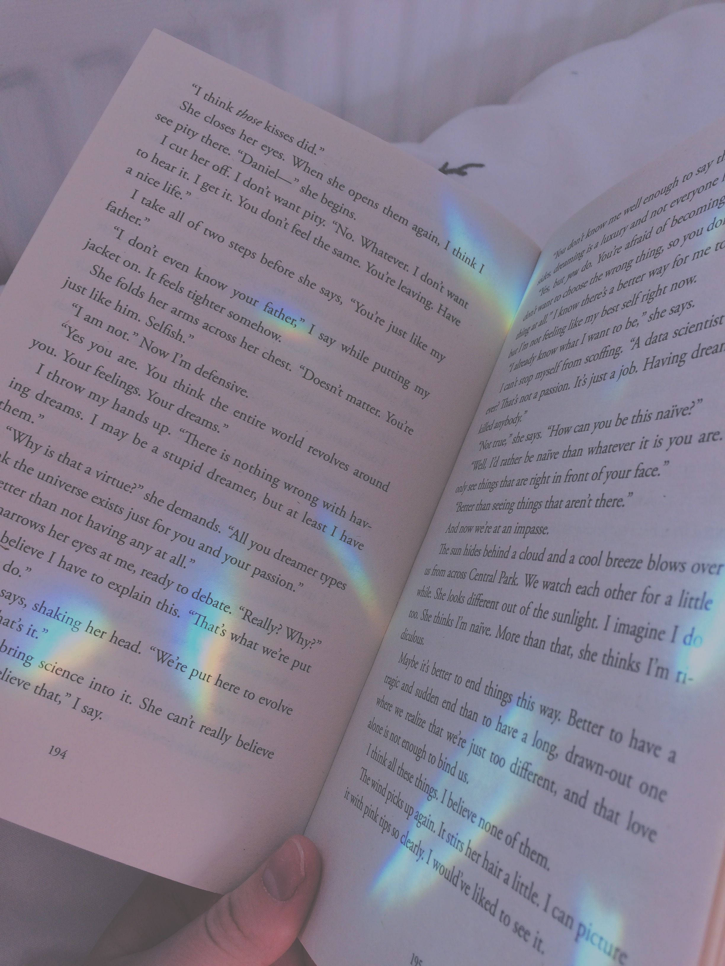 หนังสือเรืองแสงสวยงาม วอลเปเปอร์