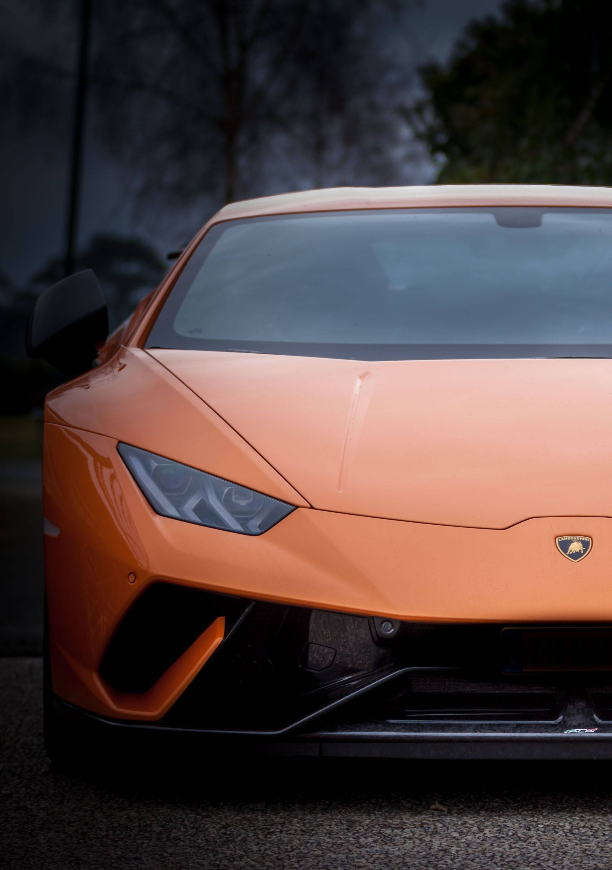 หน้าจอ iPhone Lamborghini สีส้มสวยสะดุดตา วอลเปเปอร์