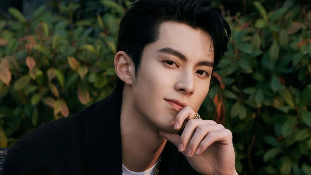 หวังอี้ป๋อ ยิ้มเจ้าเล่ห์ วอลเปเปอร์
