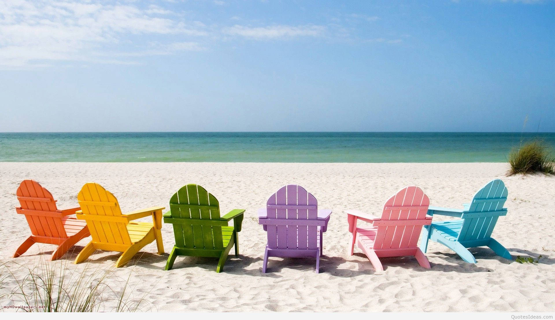 เก้าอี้ชายหาดสีสันสดใสพื้นหลังจอฤดูร้อน วอลเปเปอร์