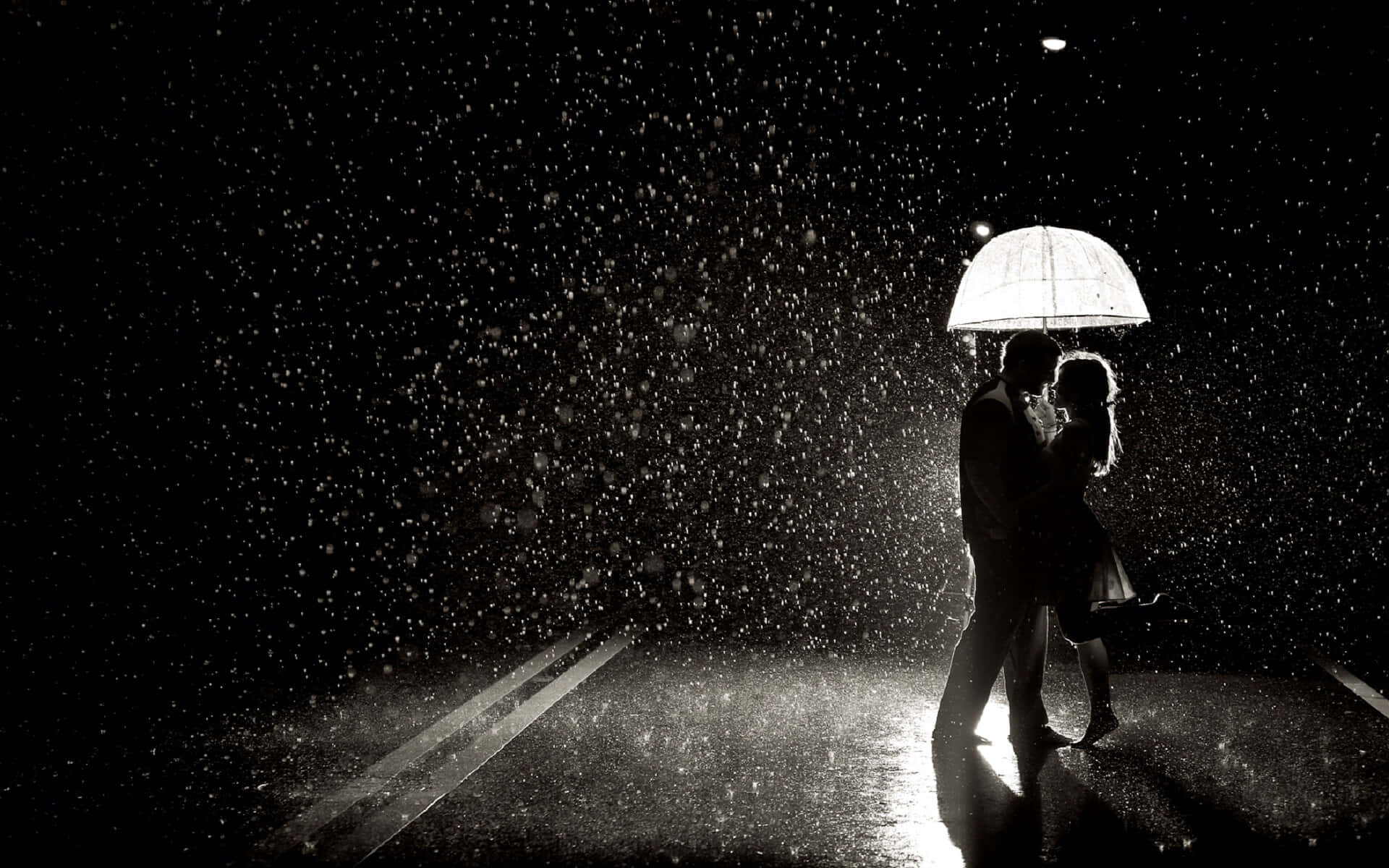 เดินเล่นท่ามกลางสายฝนสุดโรแมนติก วอลเปเปอร์