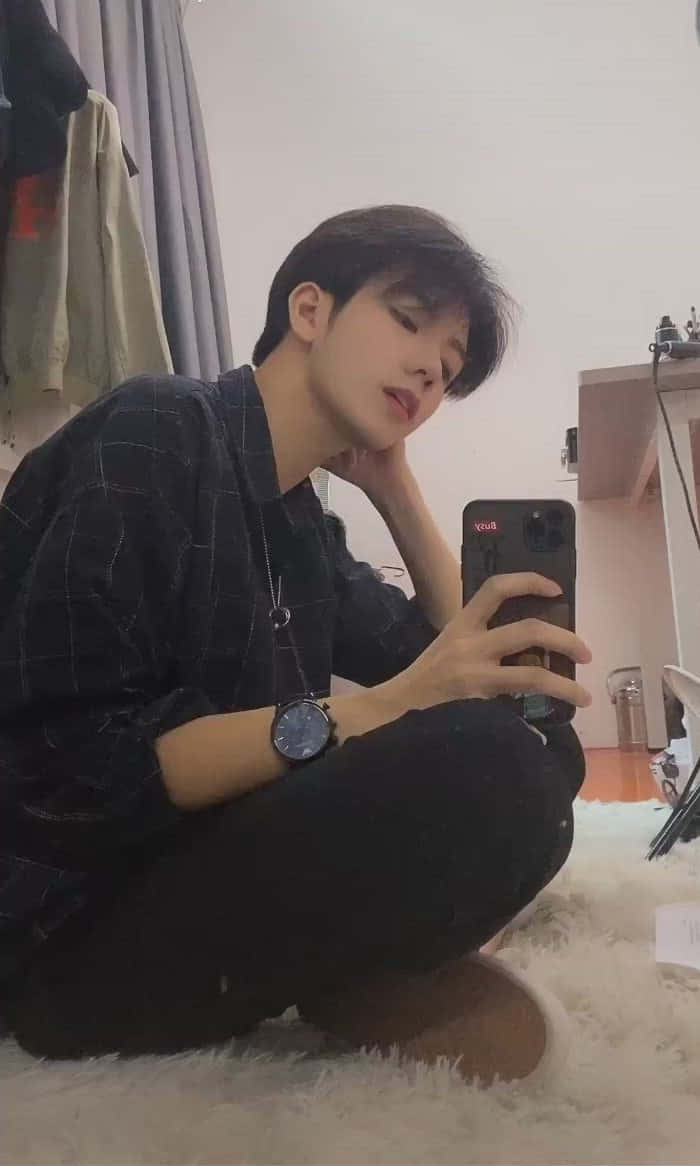 เด็กหนุ่มสุนทรีย์ครุ่นคิดถึงชีวิต วอลเปเปอร์