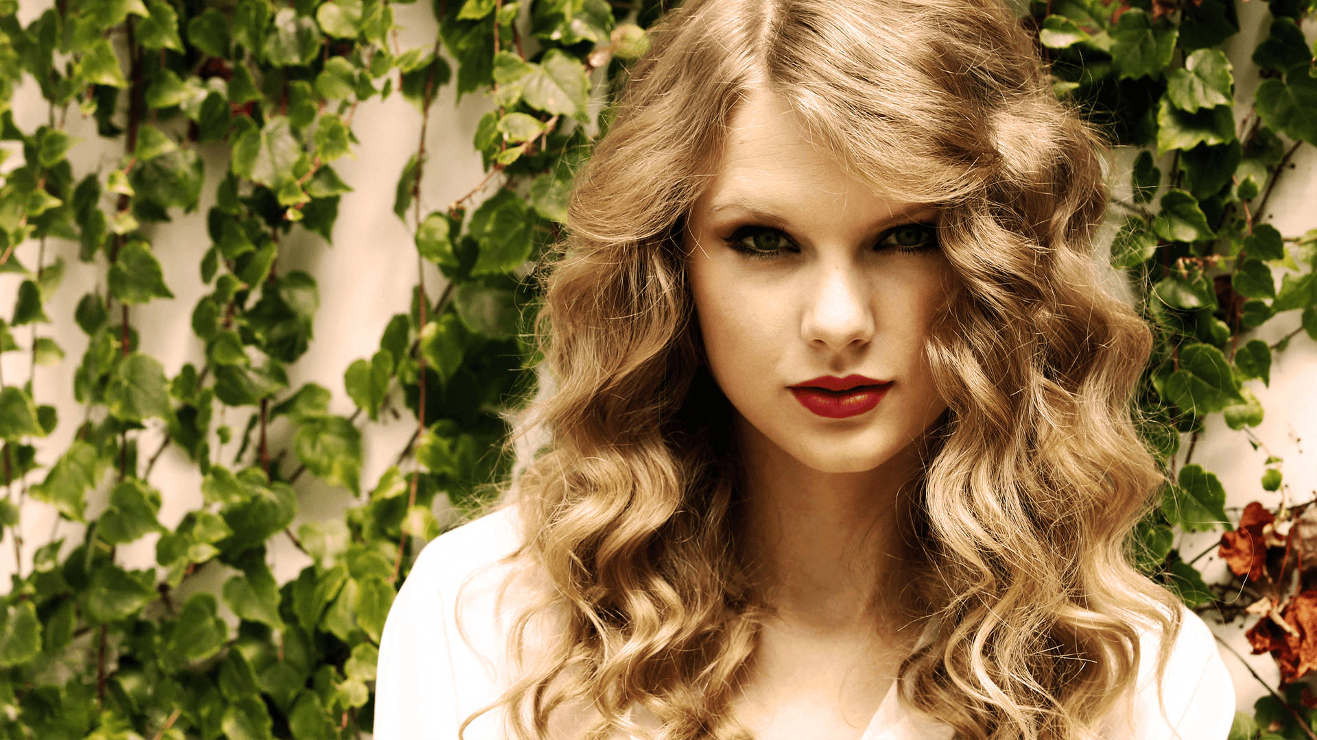 วอลเปเปอร์ความละเอียดสูงของเทย์เลอร์ สวิฟต์ ผมหยิกสวยเป็นธรรมชาติ — Taylor Swift วอลเปเปอร์