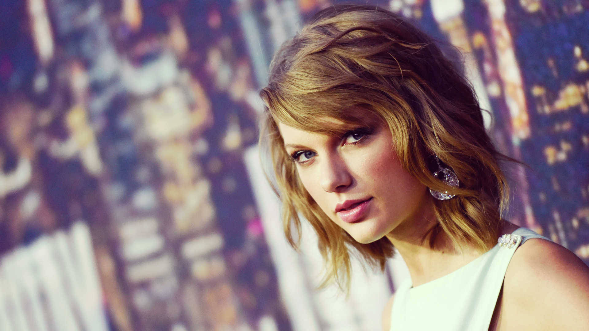 ภาพถ่ายวอลเปเปอร์เทย์เลอร์ สวิฟต์ ทรงผมบ๊อบลอนคลาย — Taylor Swift วอลเปเปอร์