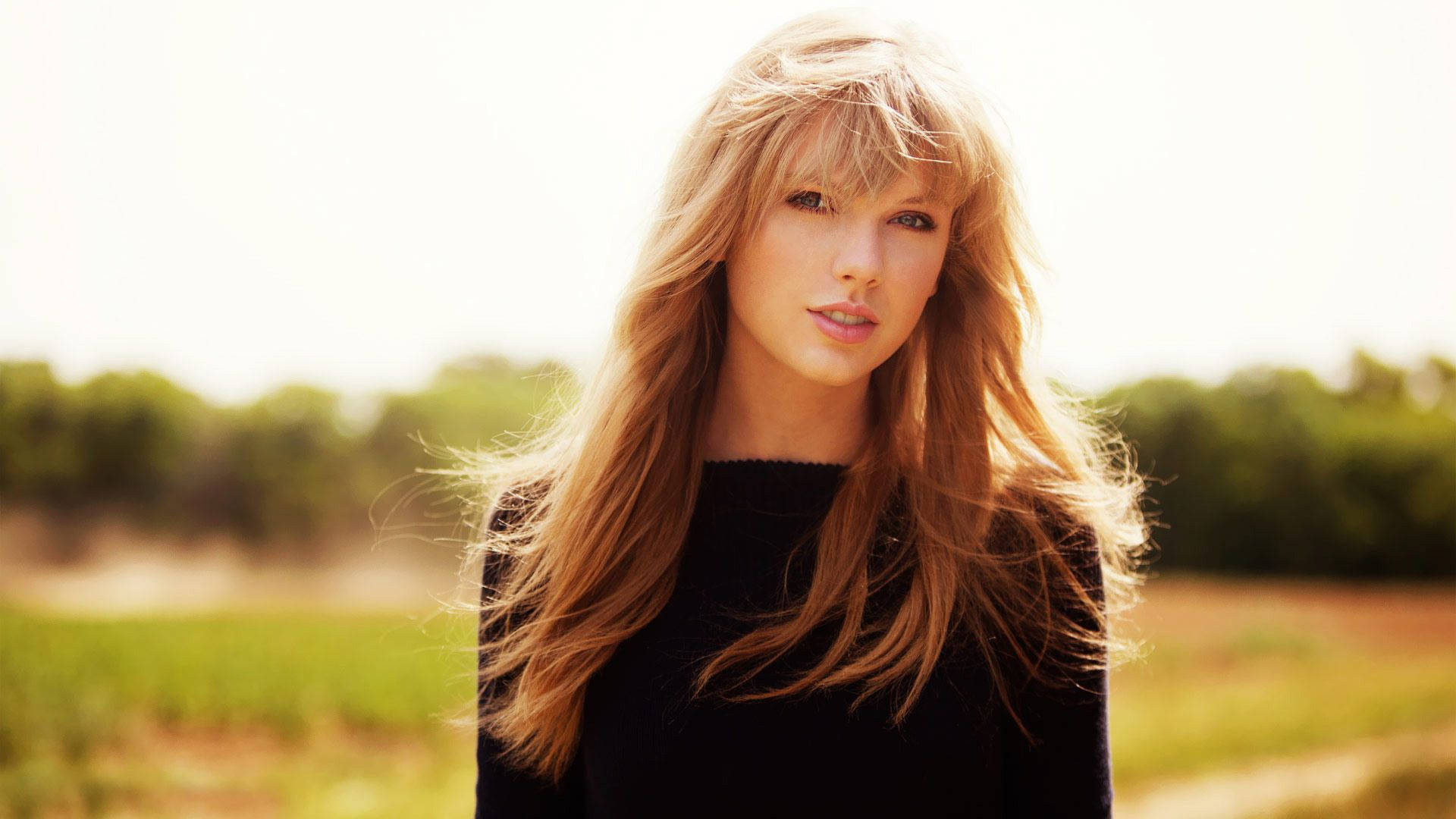 ภาพวอลเปเปอร์เทย์เลอร์ สวิฟต์ ใต้แสงแดด — Taylor Swift วอลเปเปอร์