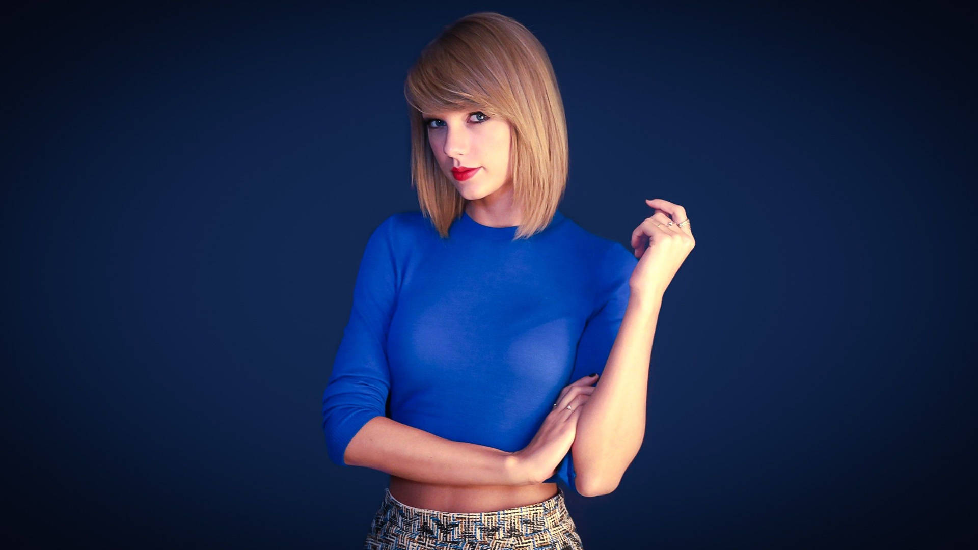ภาพถ่ายปกวอลเปเปอร์มินิมอลเทย์เลอร์ สวิฟต์ สีน้ำเงิน — Taylor Swift วอลเปเปอร์