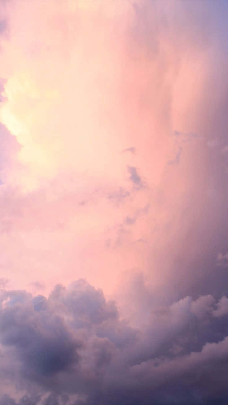 เมฆสีเหลืองสวยงามบนท้องฟ้าสีชมพู วอลเปเปอร์