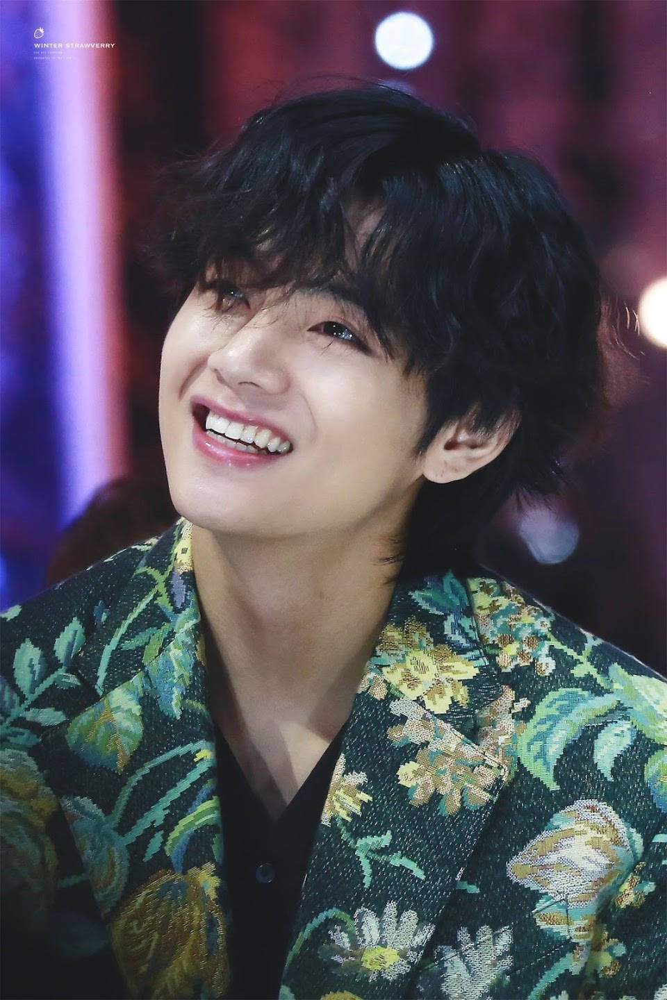 เสื้อโค้ทลายดอกไม้ของ BTS V — Bts วอลเปเปอร์