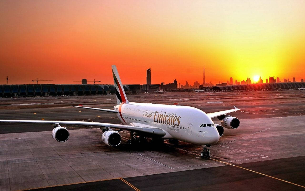 เอมิเรตส์ A380 และพระอาทิตย์ตกดินสุดงดงาม วอลเปเปอร์